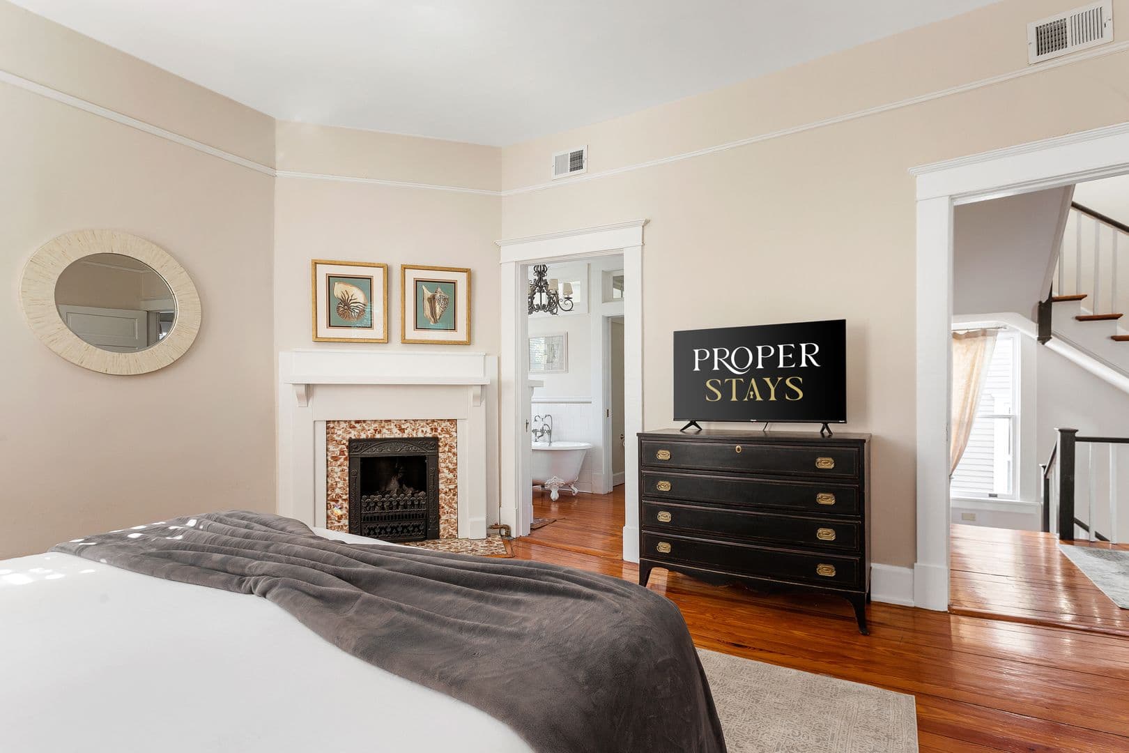 Charleston House: 5 Colonial Street