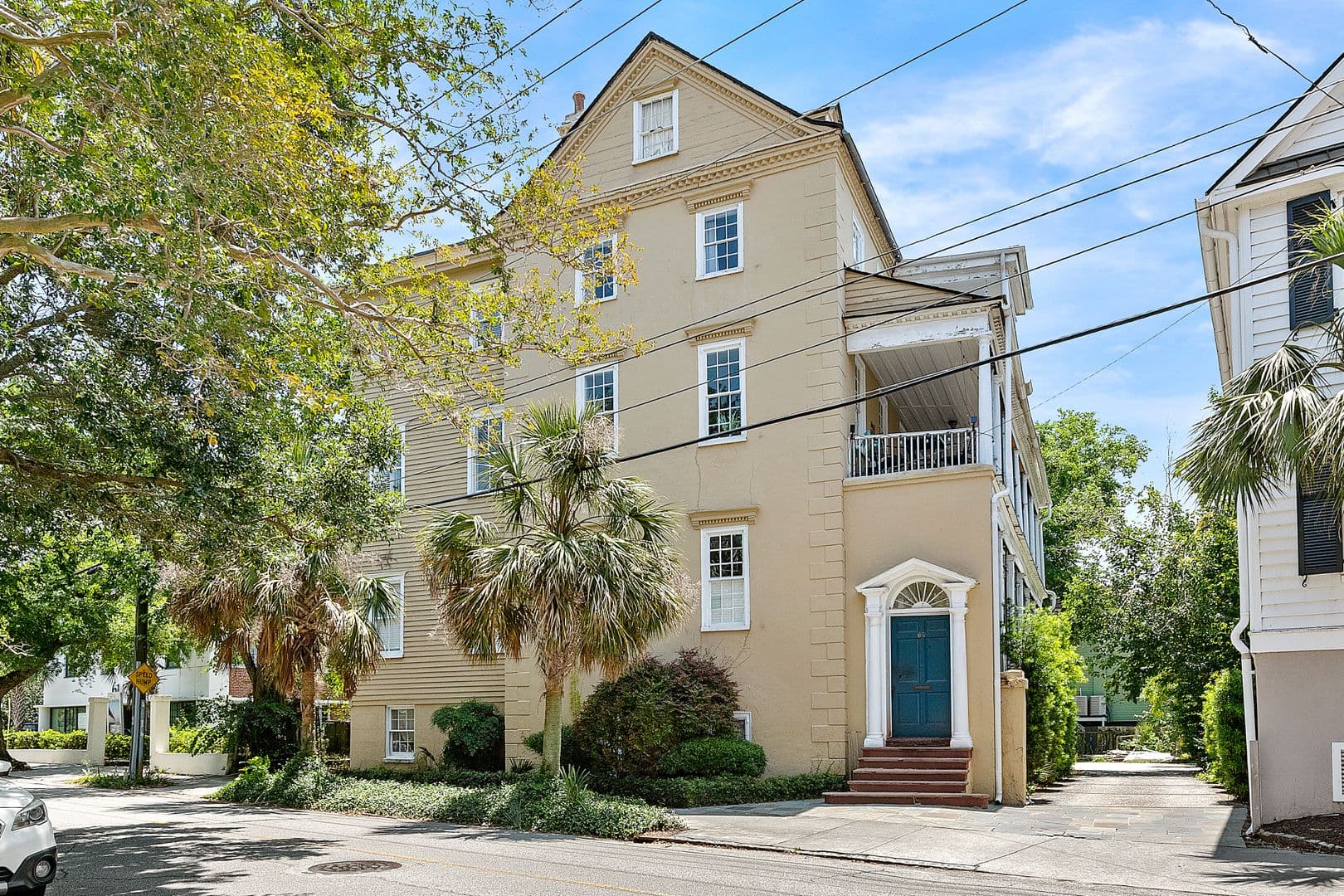 Charleston House: 65 Vanderhorst Street