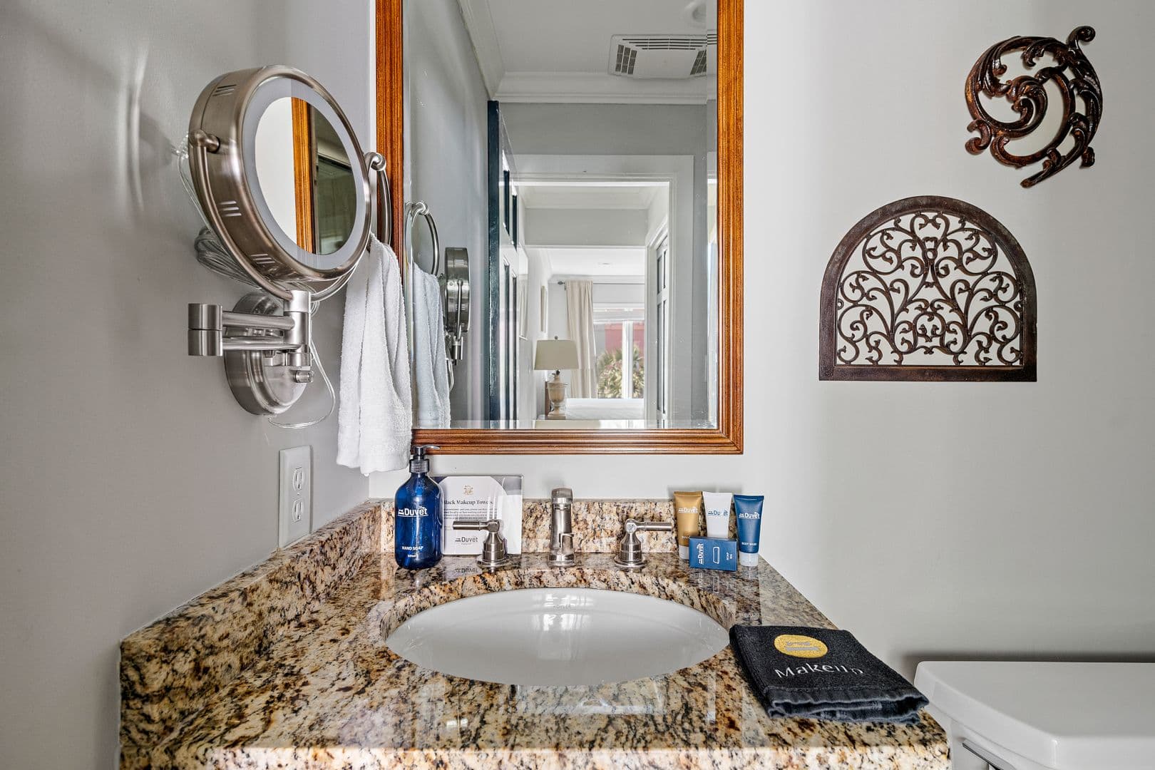 Charleston House: 32 Vendue Range