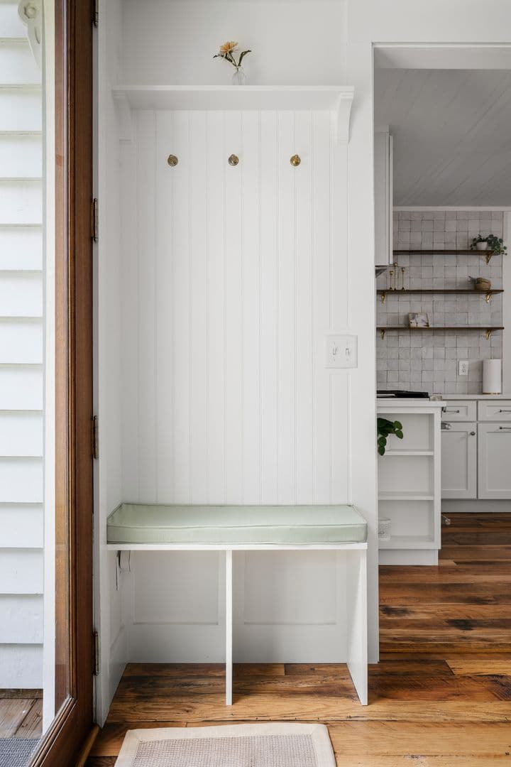 Charleston House: 2 1/2 Larnes Street
