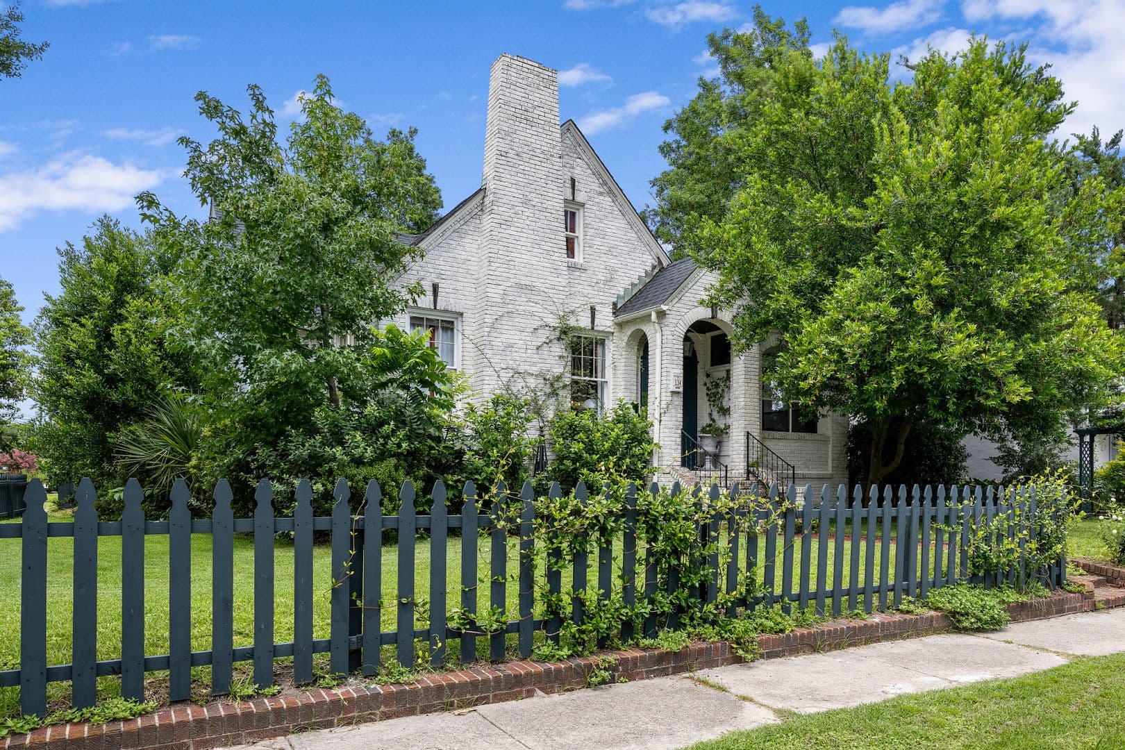Charleston House: 134 Sans Souci Street
