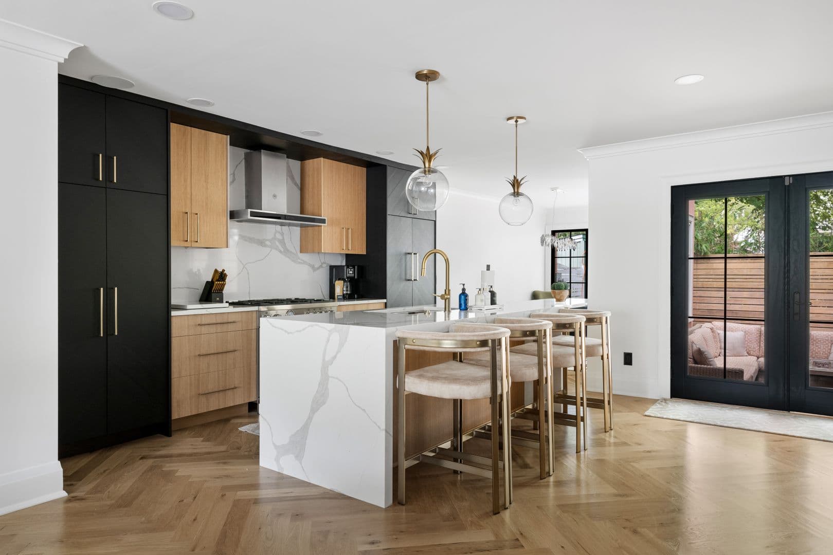 Charleston House: 5 1/2 Bennett Street