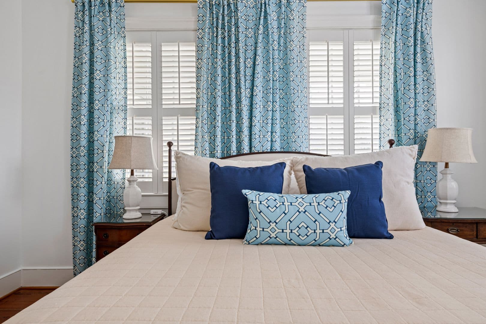 Charleston House: 123 Queen Street
