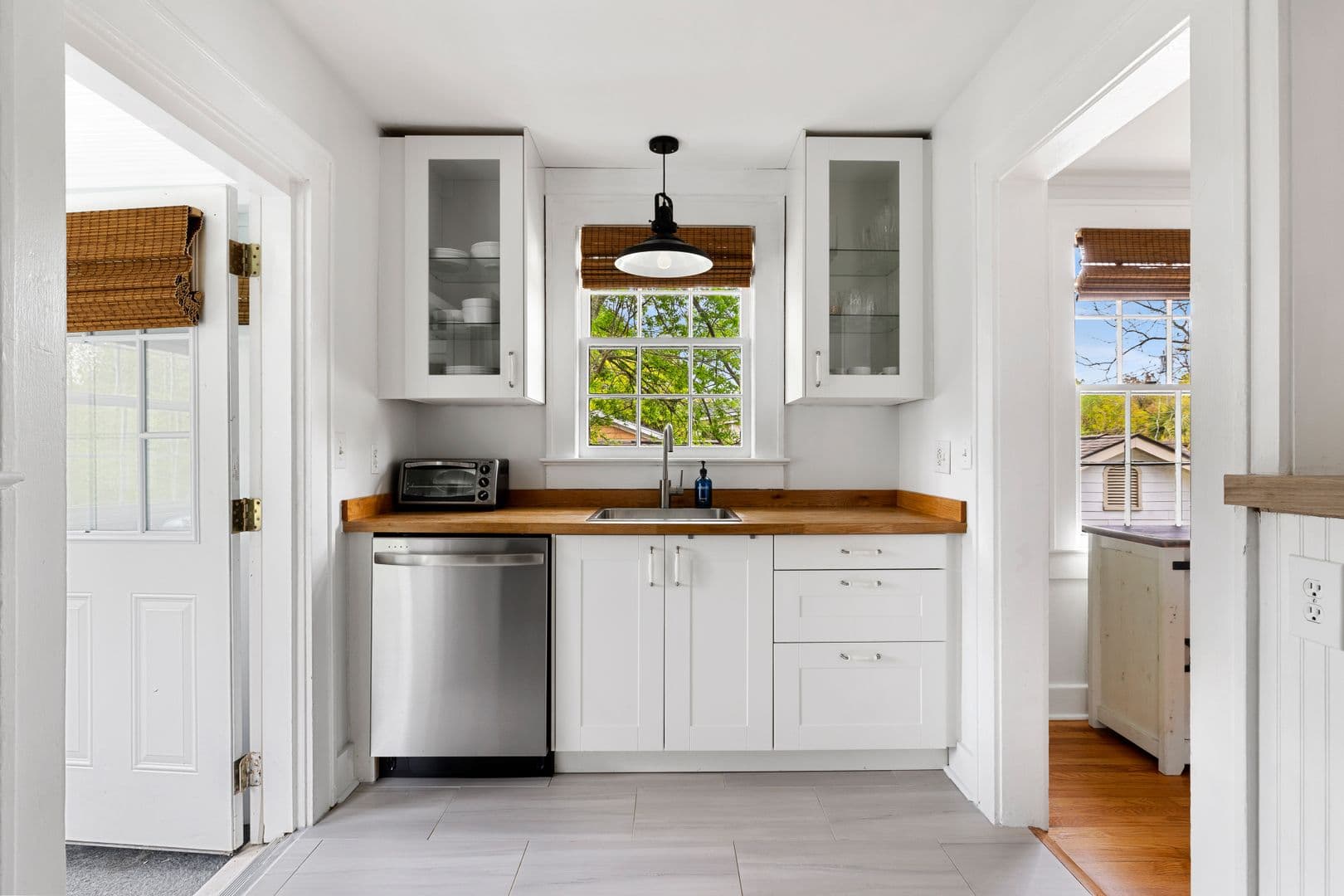 Charleston House: 20 Dunnemann Avenue