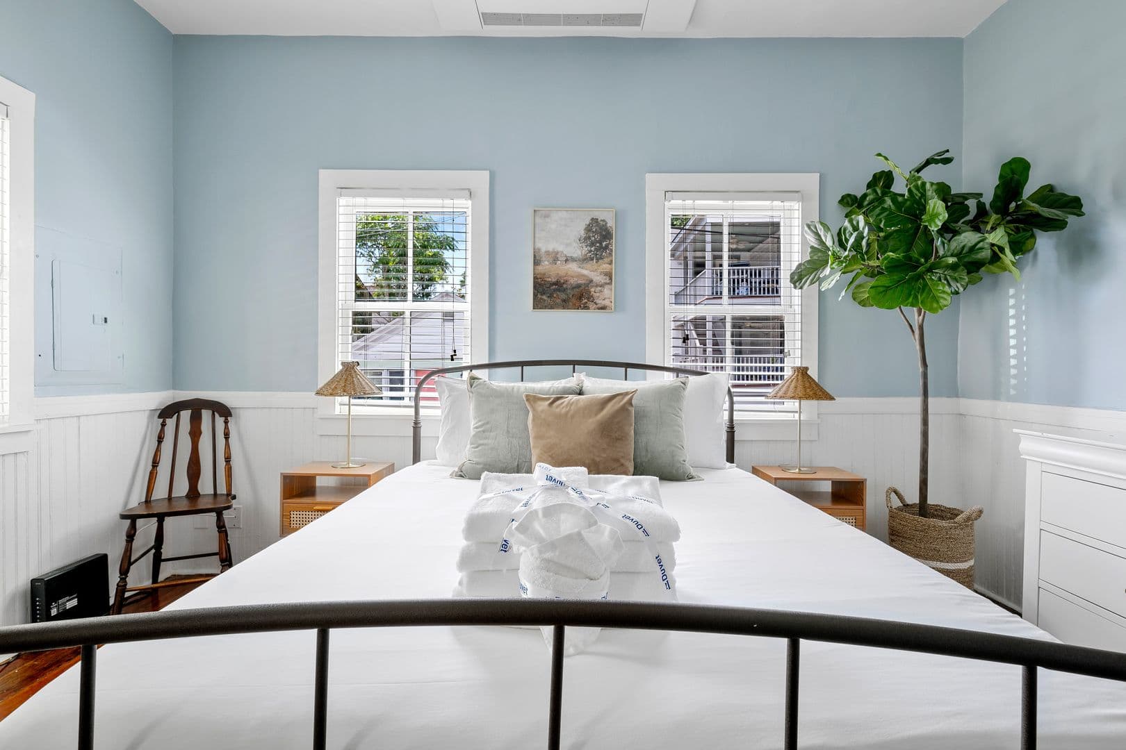 Charleston House: 2 1/2 Larnes Street