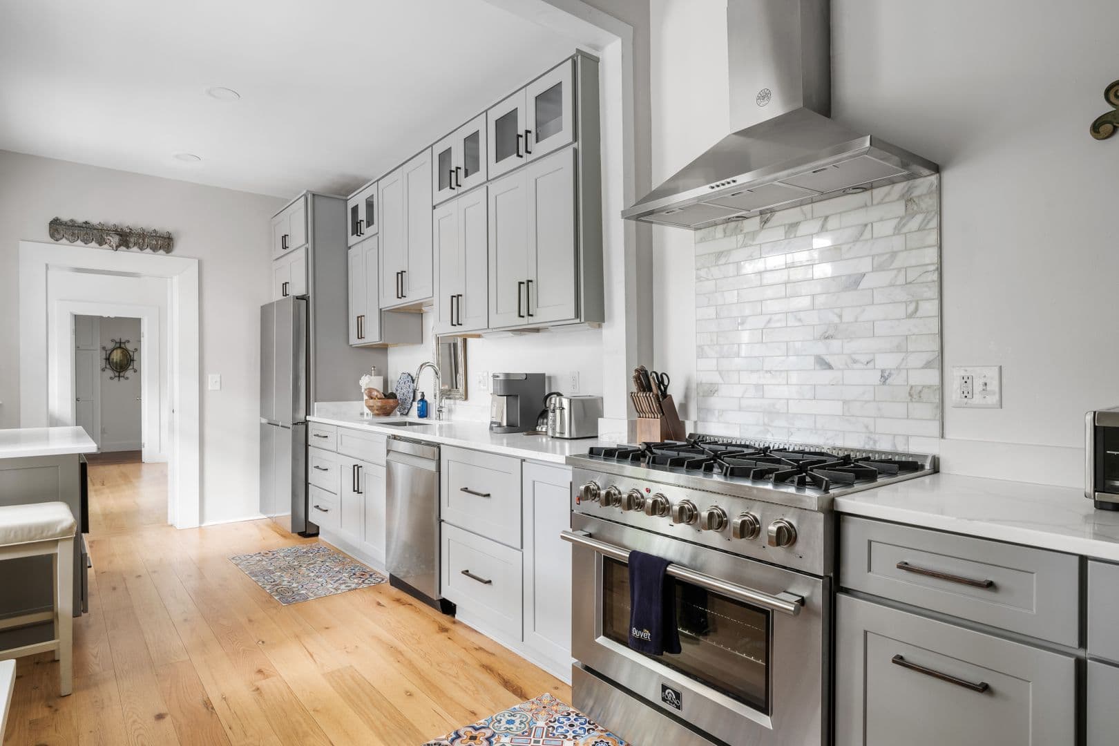 Charleston House: 21 Savage Street