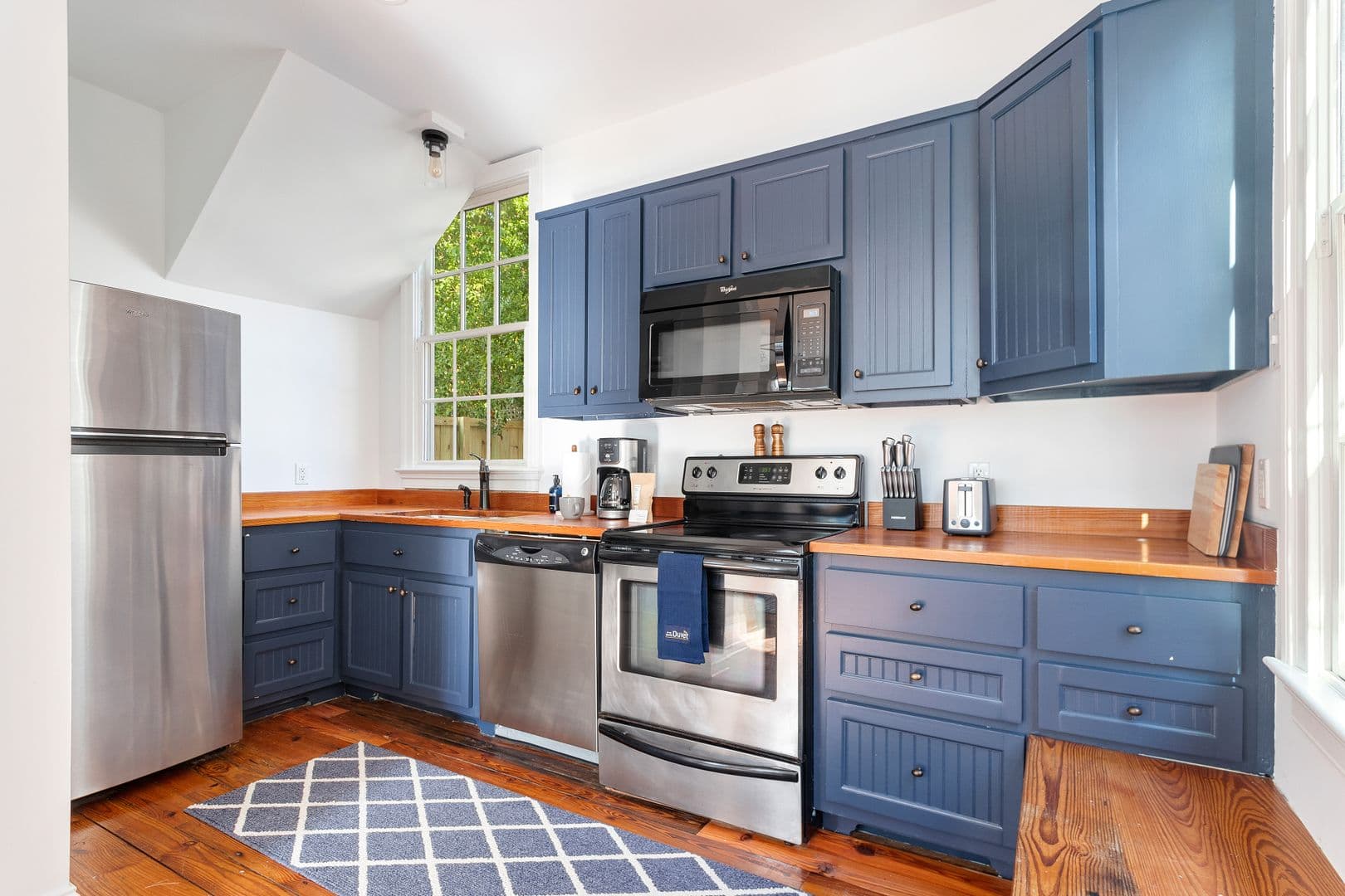 Charleston House: 9 Bogard Street