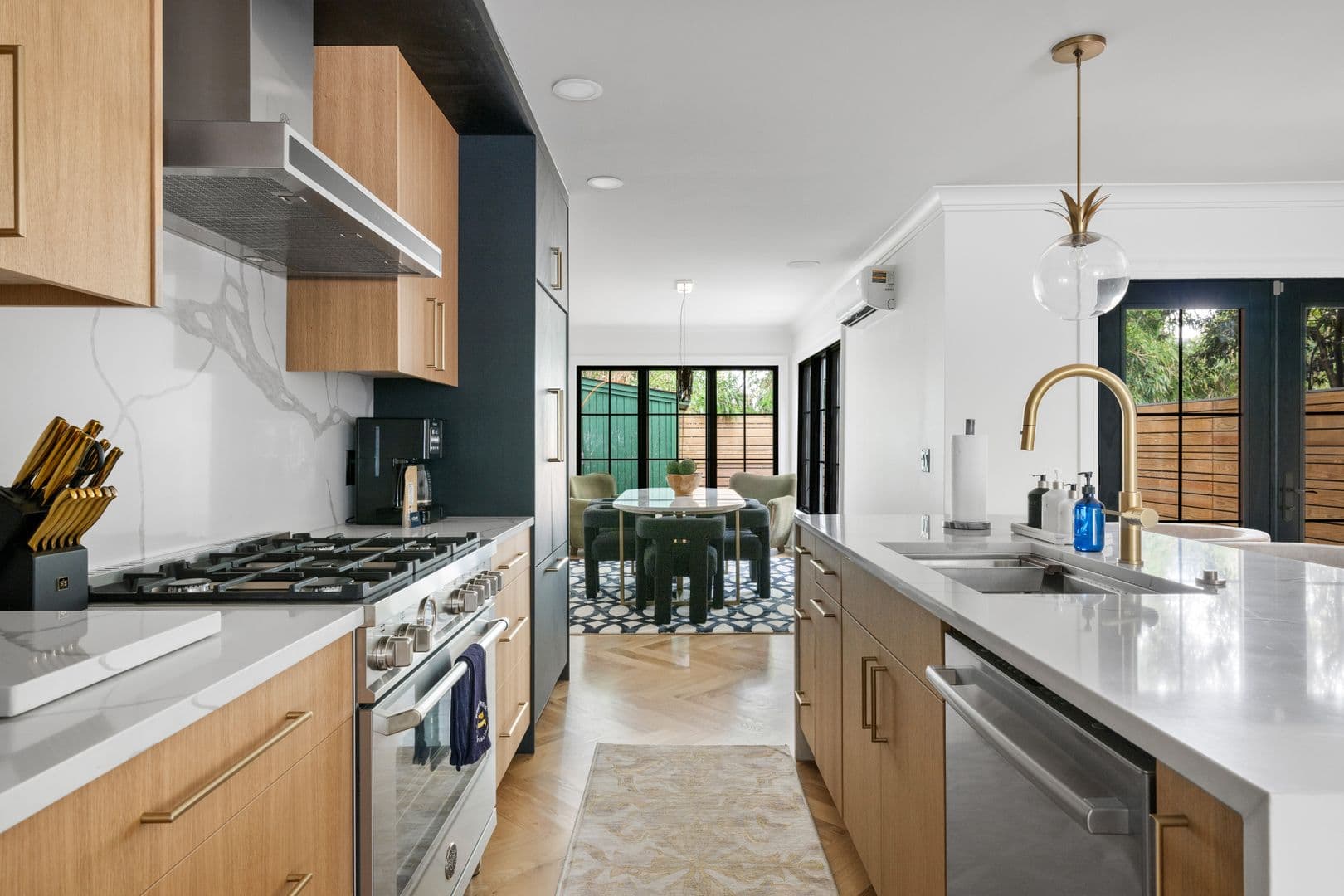 Charleston House: 5 1/2 Bennett Street