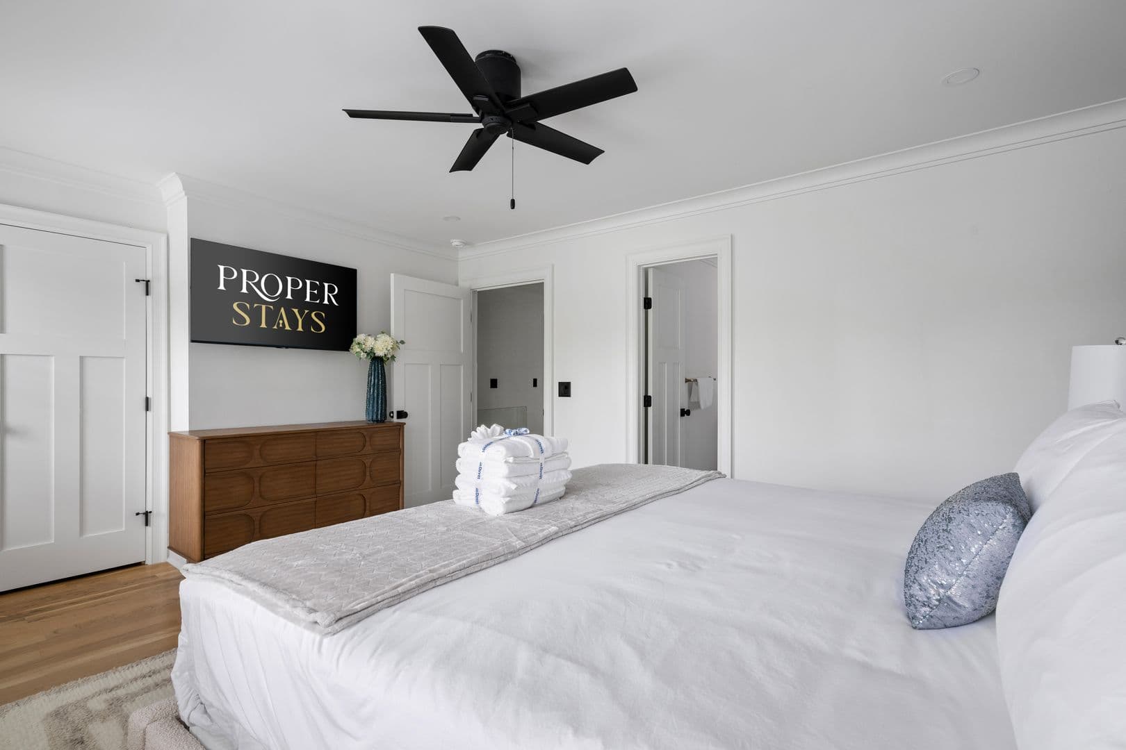 Charleston House: 5 1/2 Bennett Street
