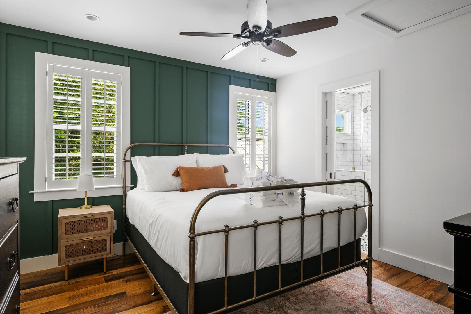 Charleston House: 2 1/2 Larnes Street