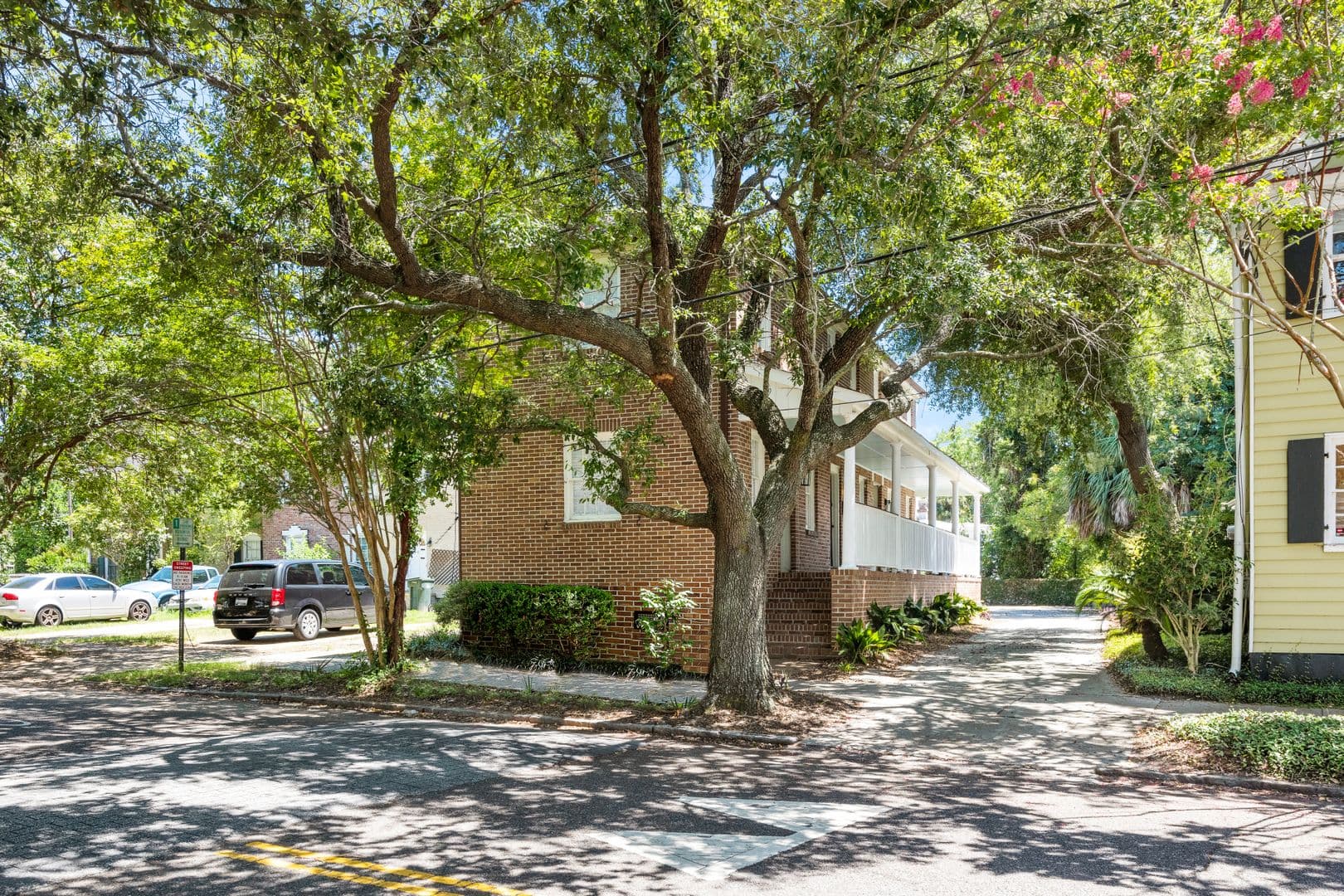 Charleston House: 49 Radcliffe Street