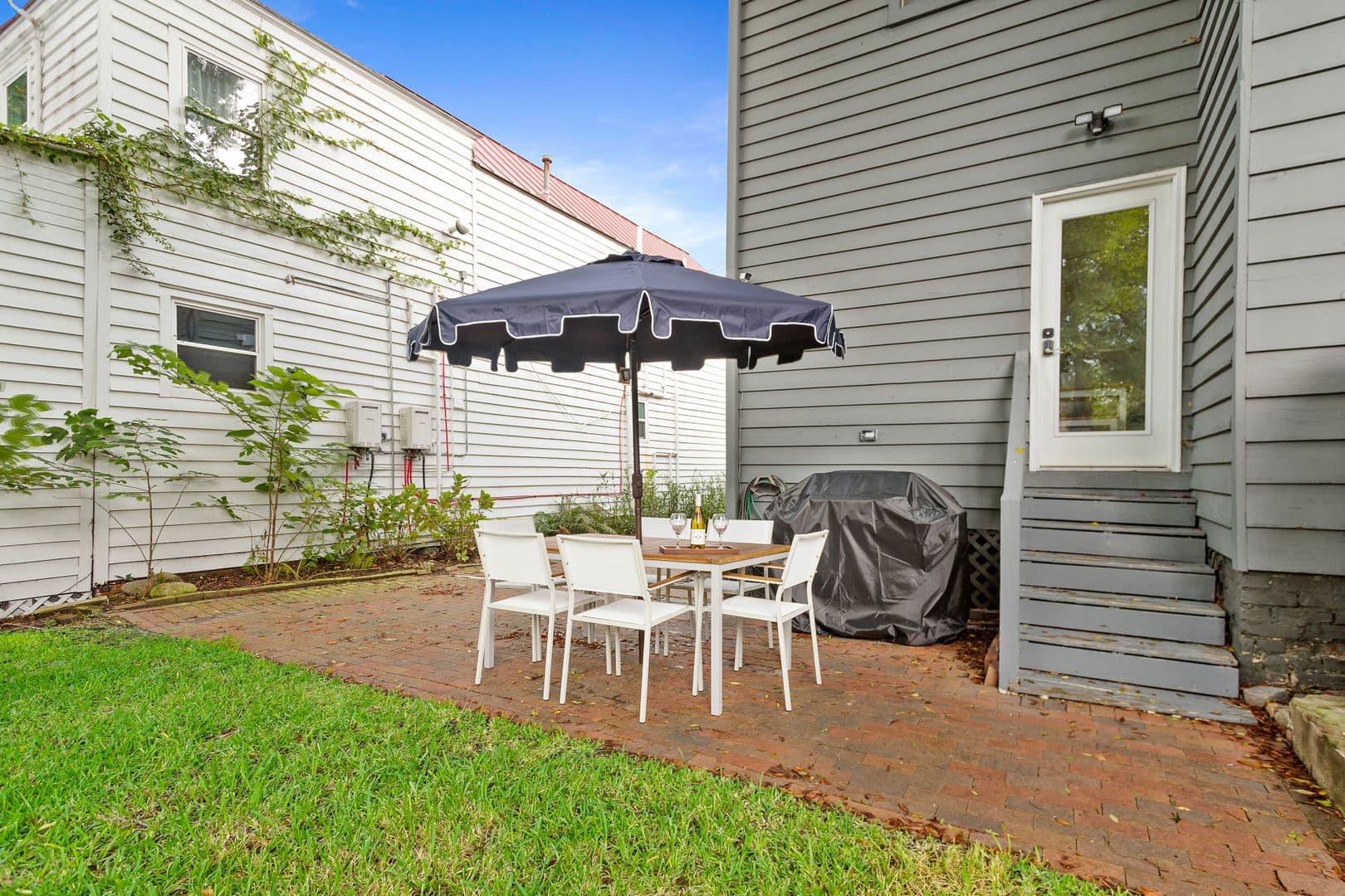 Charleston House: 11 Marion Street