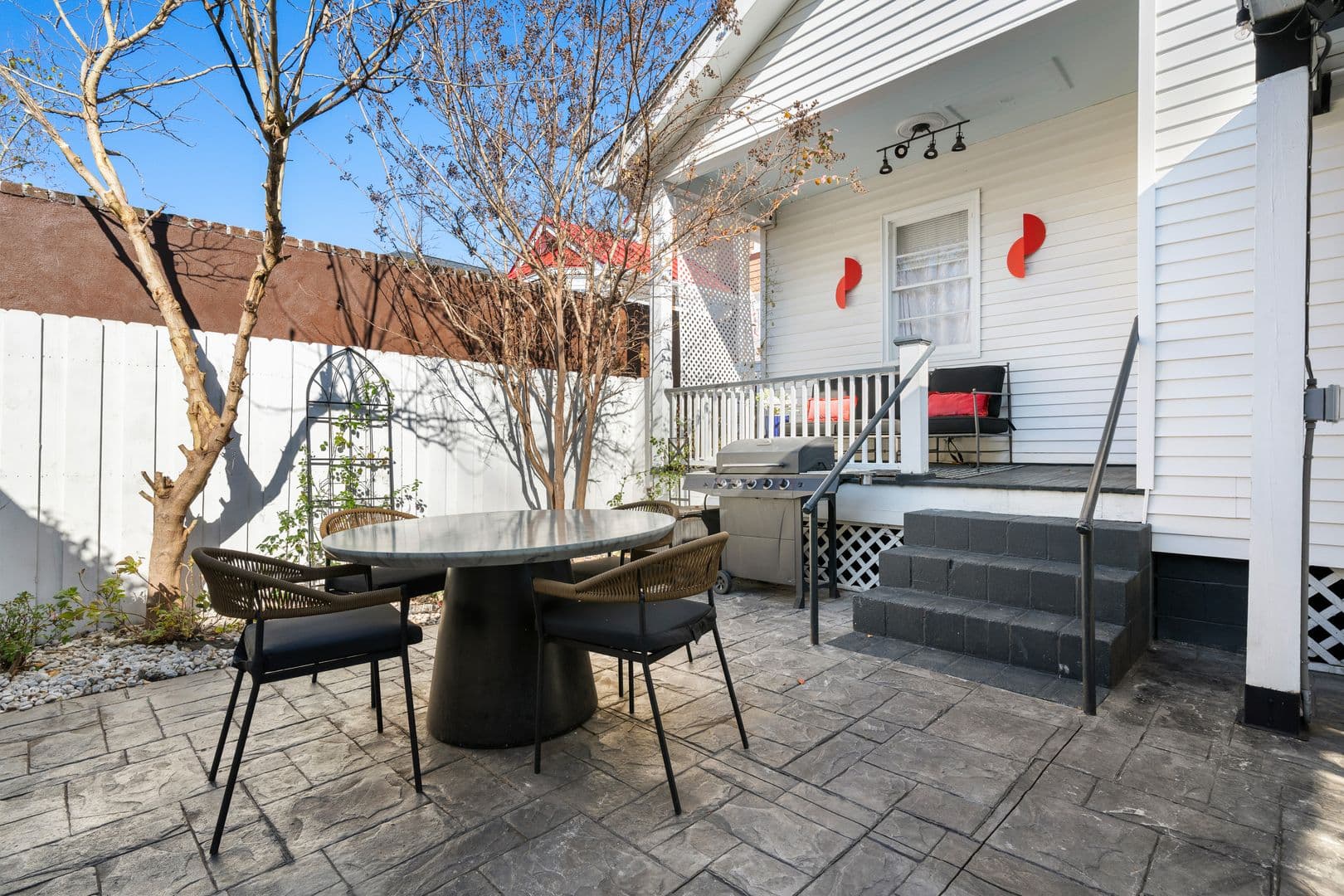 Charleston House: 19 Aiken St.