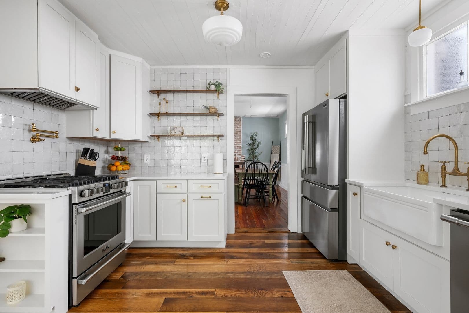 Charleston House: 2 1/2 Larnes Street