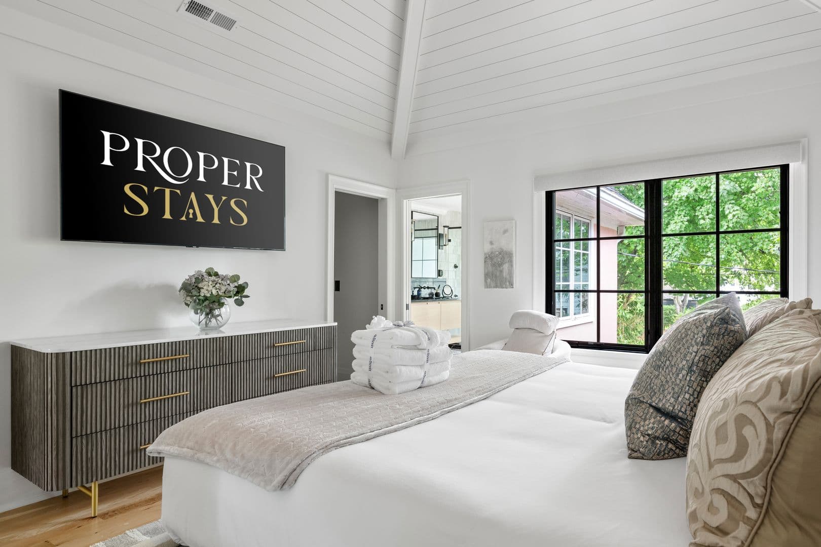 Charleston House: 5 1/2 Bennett Street