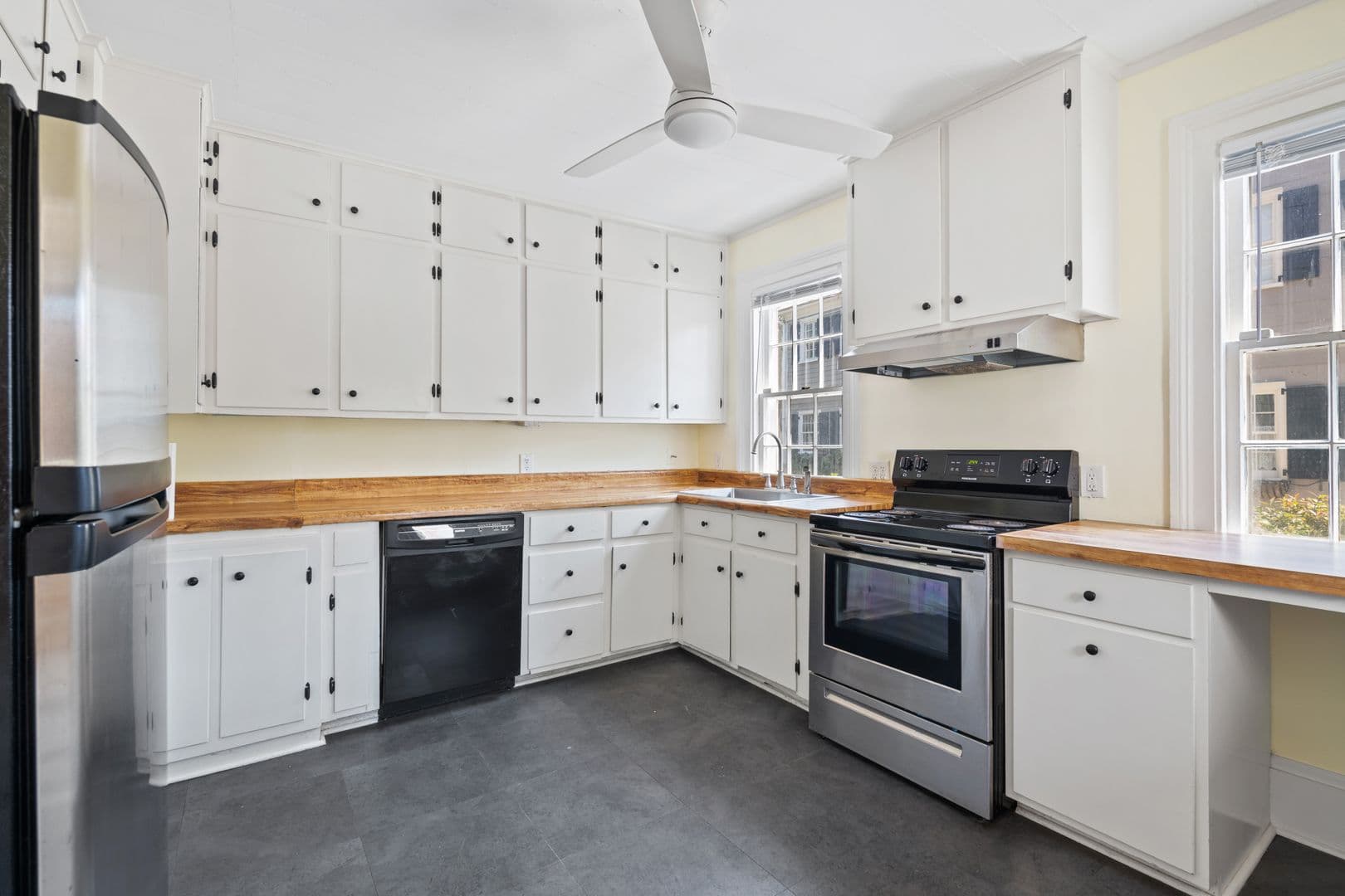 Charleston House: 2 Talon Court