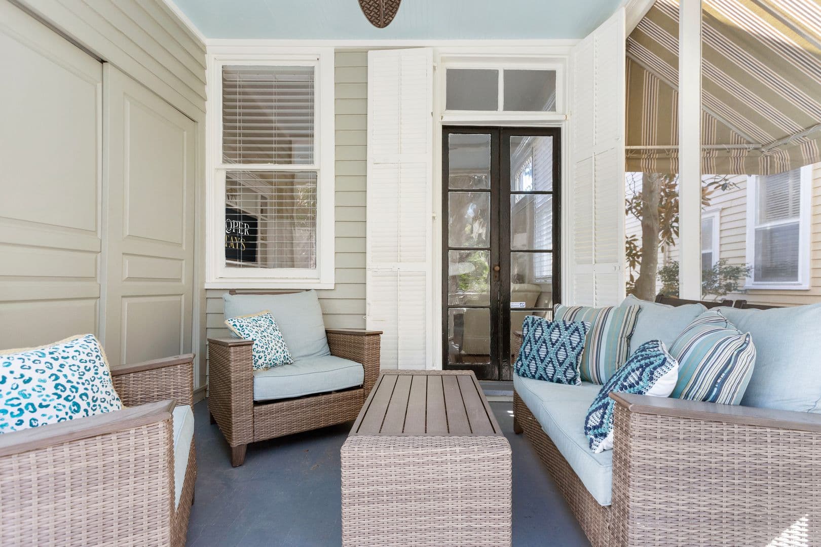 Charleston House: 5 Colonial Street