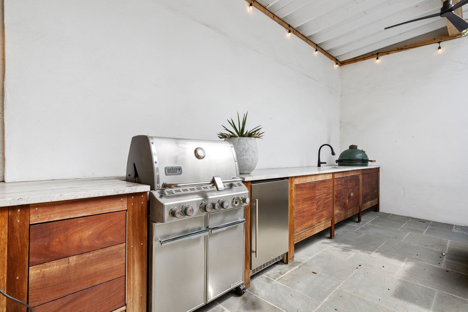 Charleston House: 70 Ashe Street