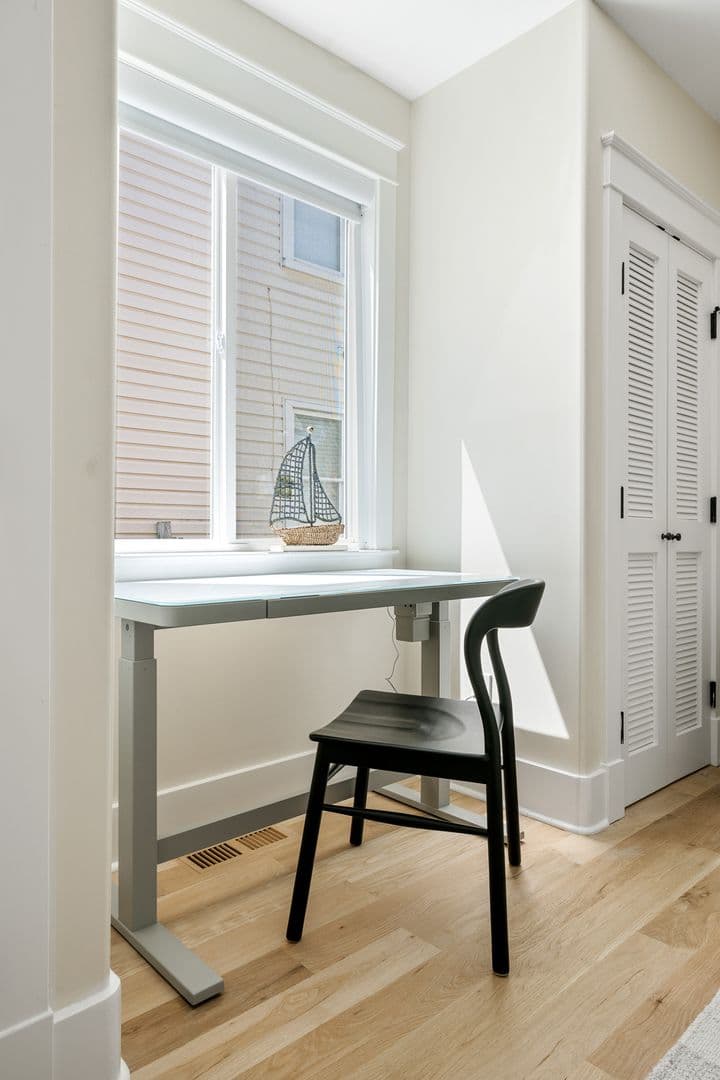 Charleston House: 191 W. Poplar Street
