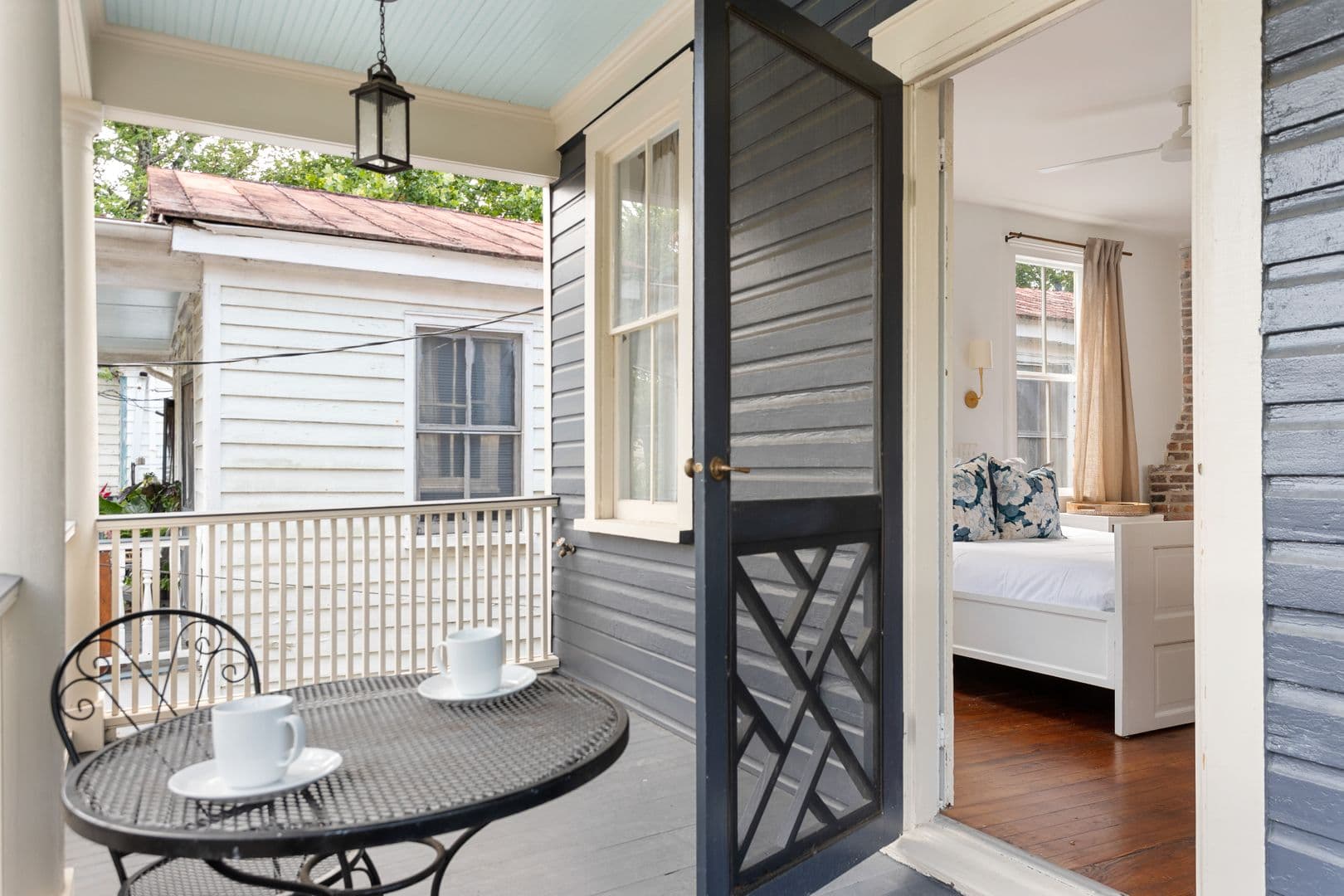 Charleston House: 94 Bogard Street