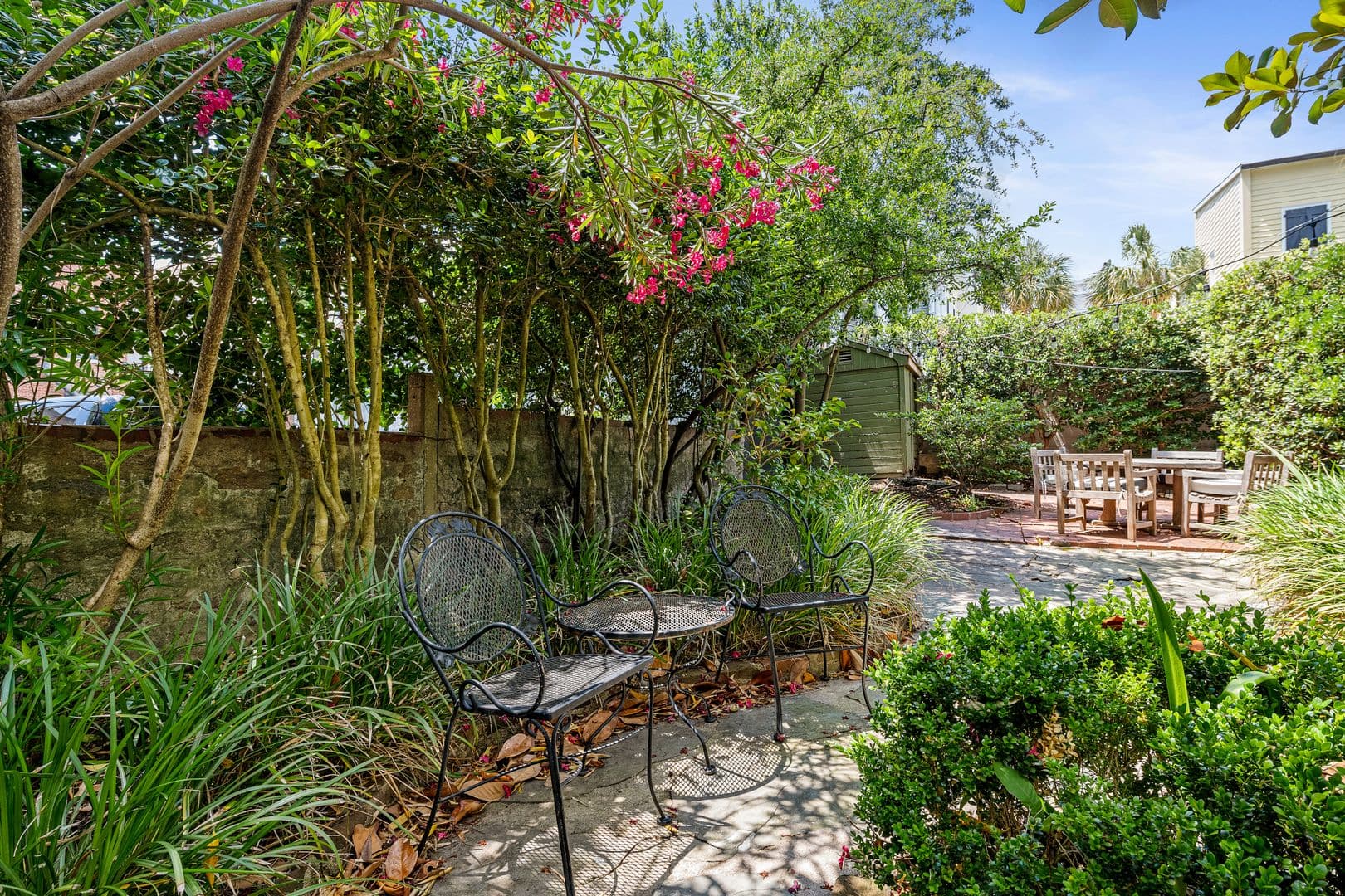 Charleston House: 46 Wentworth Street