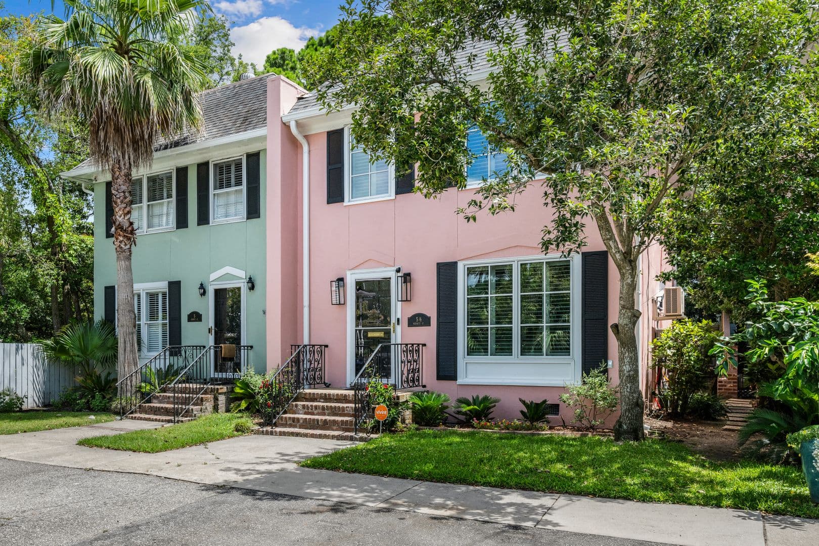 Charleston House: 5 1/2 Bennett Street