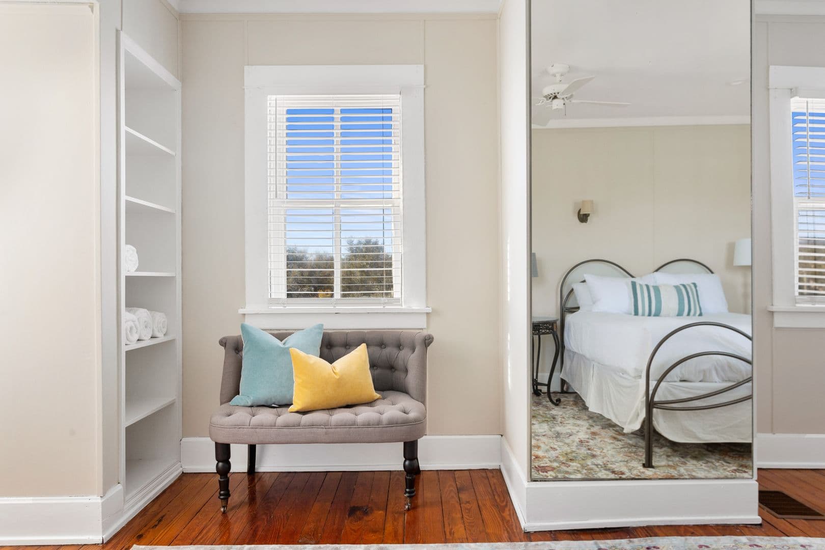 Charleston House: 5 Colonial Street