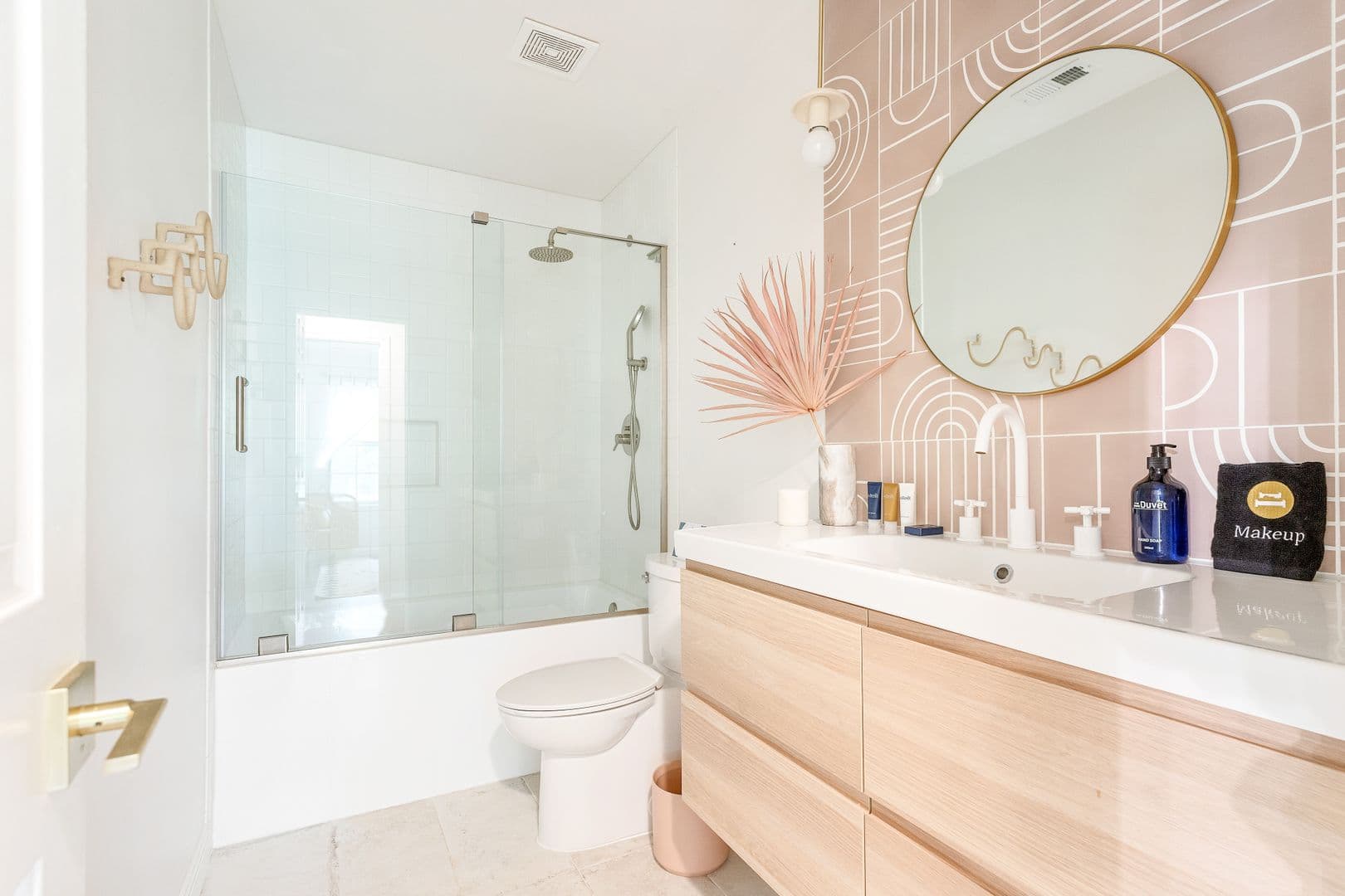 Charleston House: 1492 Kentwood Circle