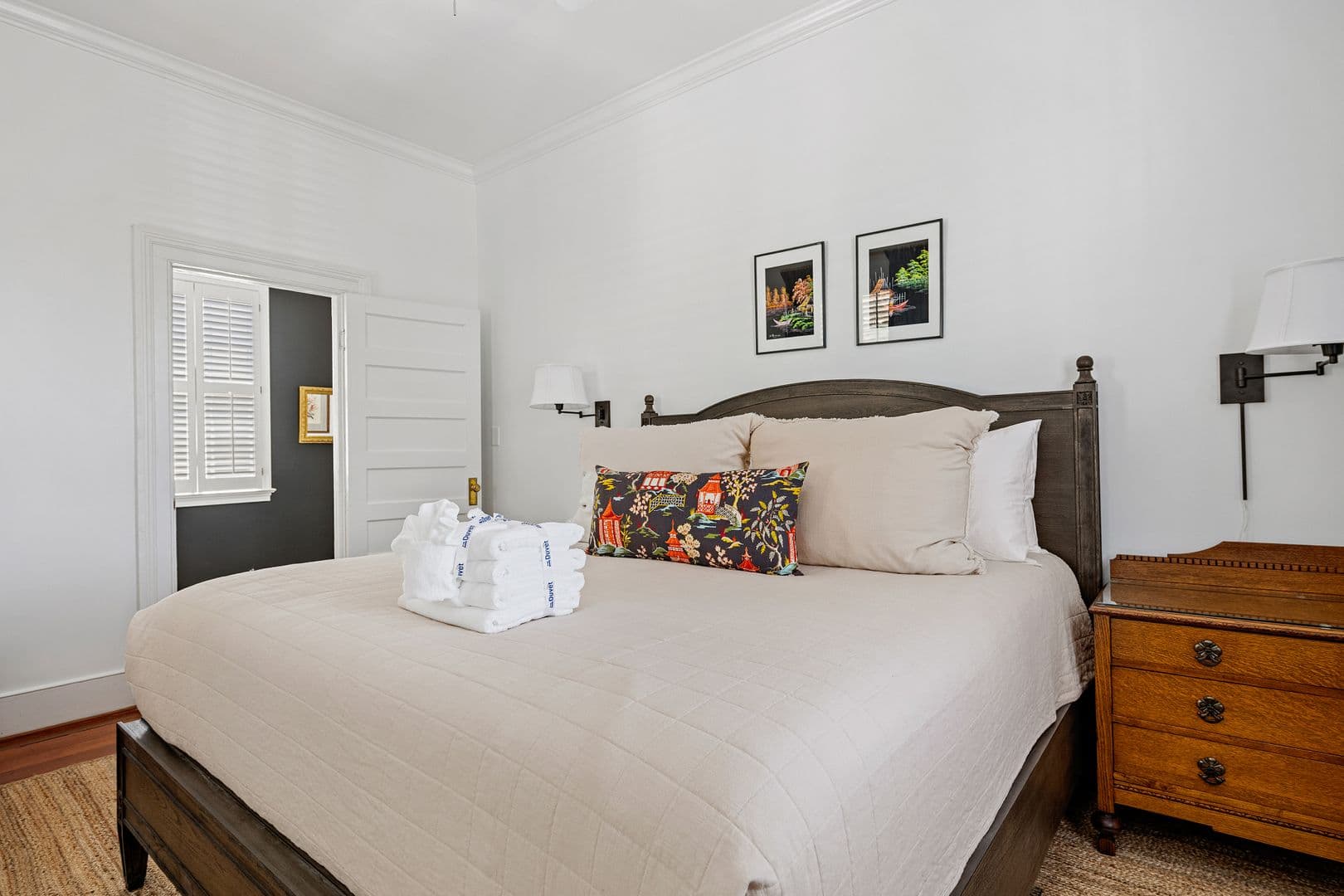 Charleston House: 123 Queen Street