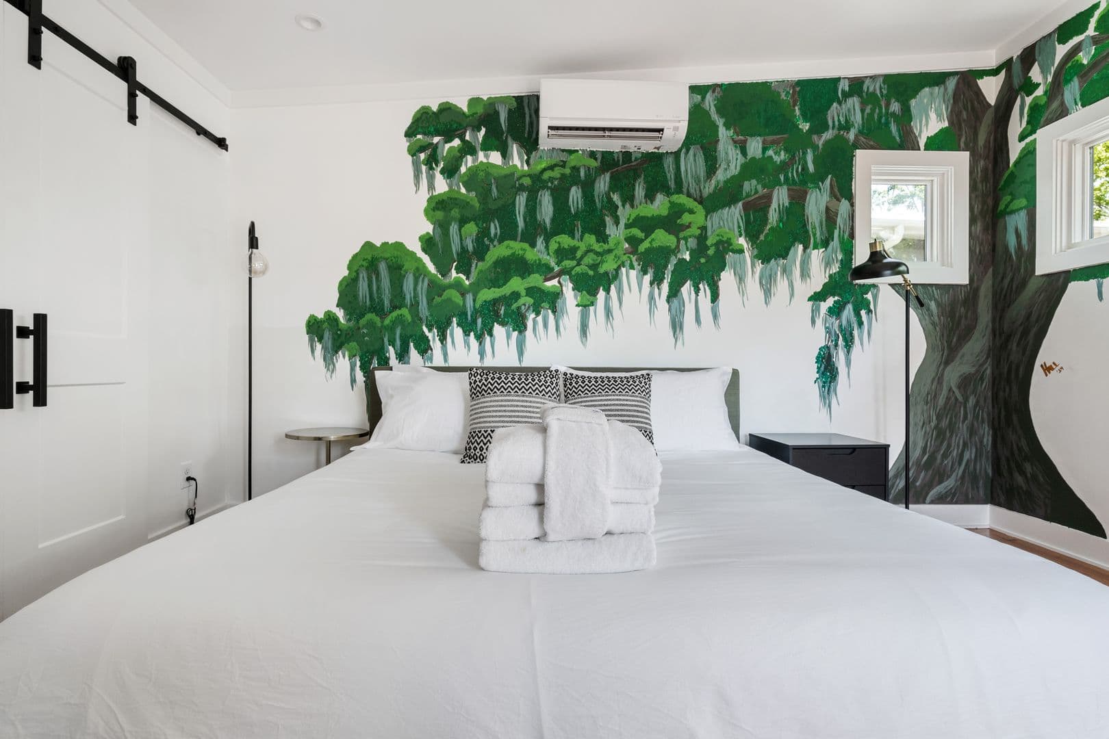 Charleston House: 3 Carrere Court