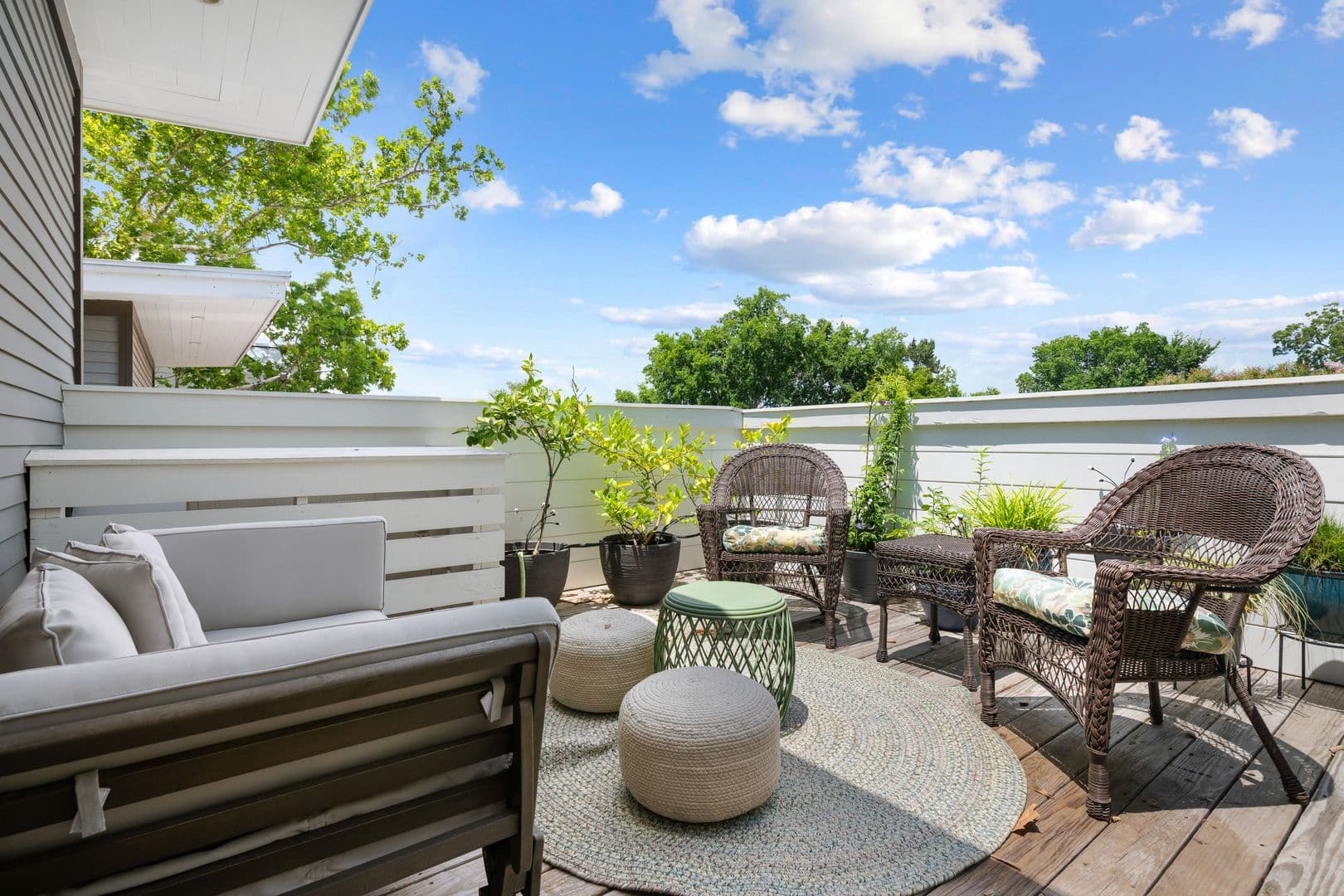 Charleston House: 7 Carrere Court