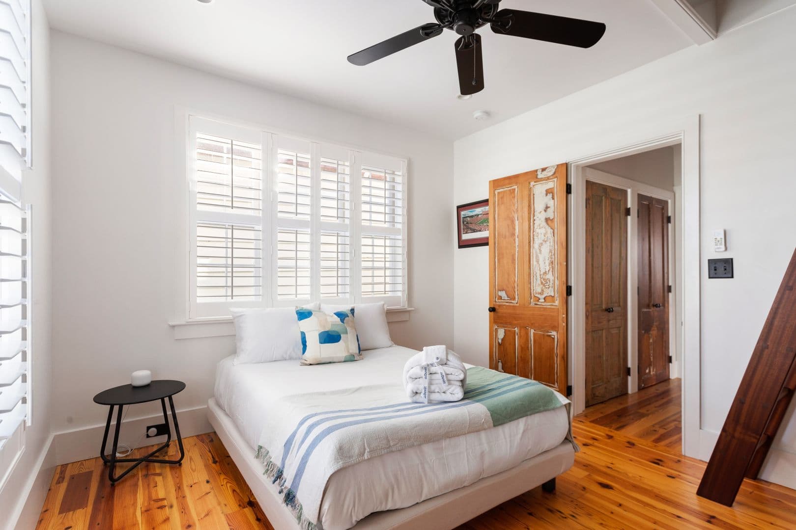 Charleston House: 10 Sires street