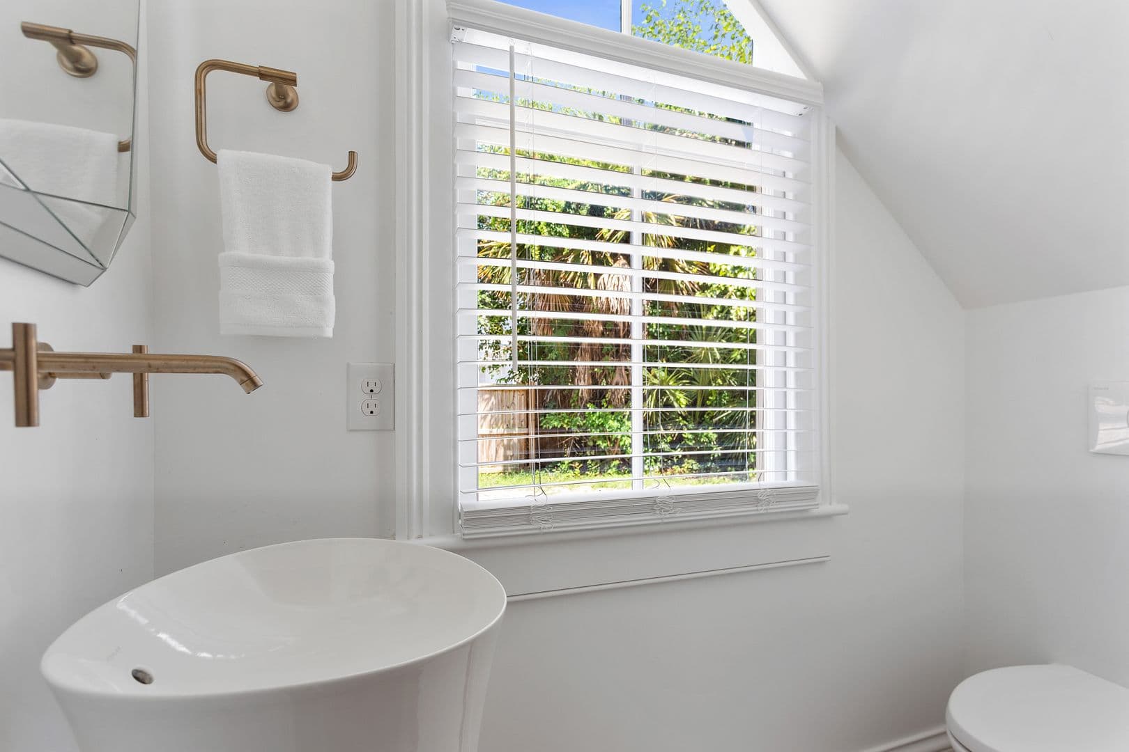 Charleston House: 94 Bogard Street