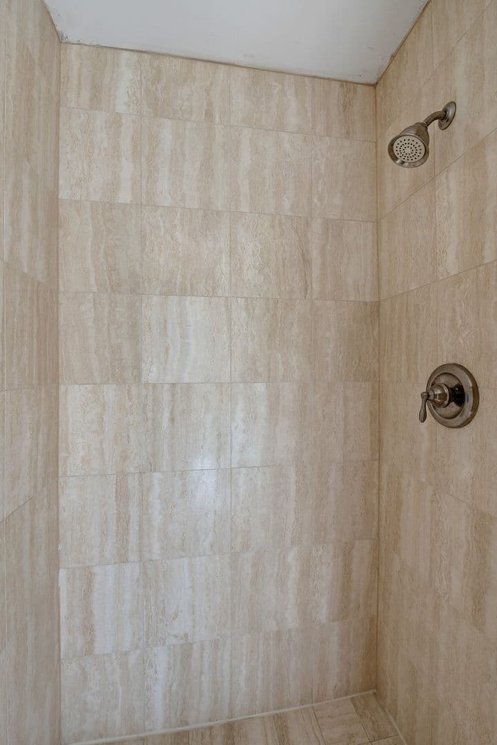 Charleston House: 32 Vendue Range