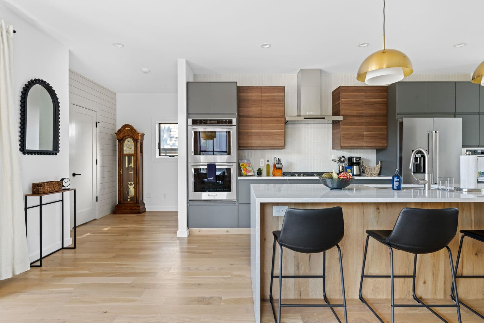 Mount Pleasant House: 208 Linnea Lane