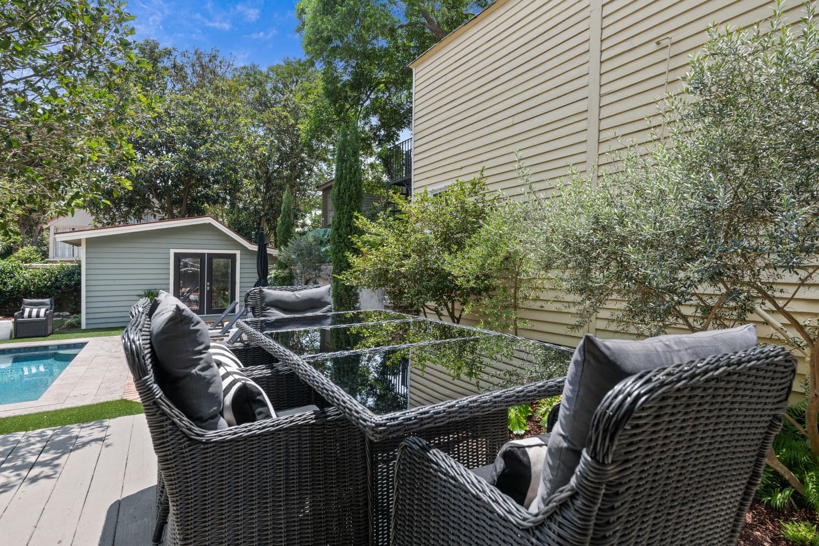 Charleston House: 123 Queen Street