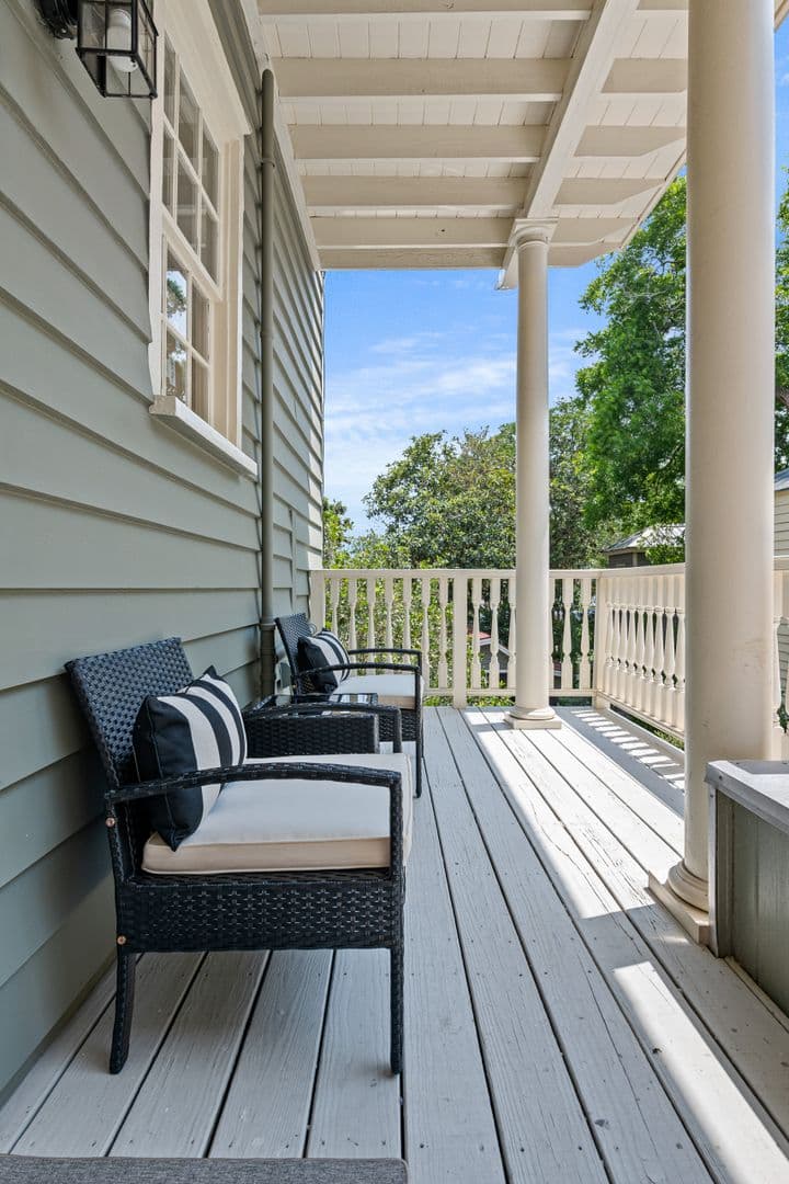 Charleston House: 123 Queen Street