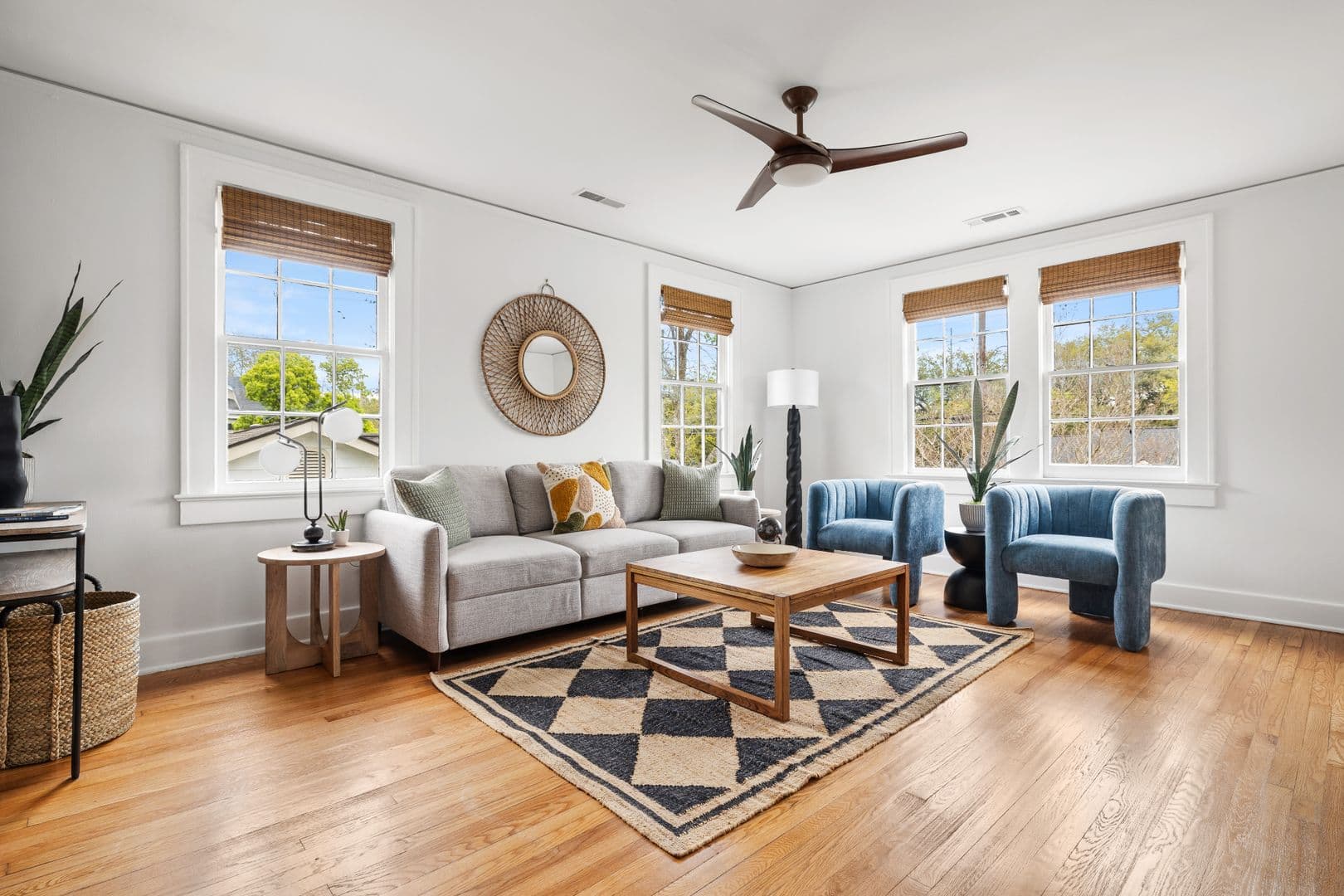 Charleston House: 20 Dunnemann Avenue