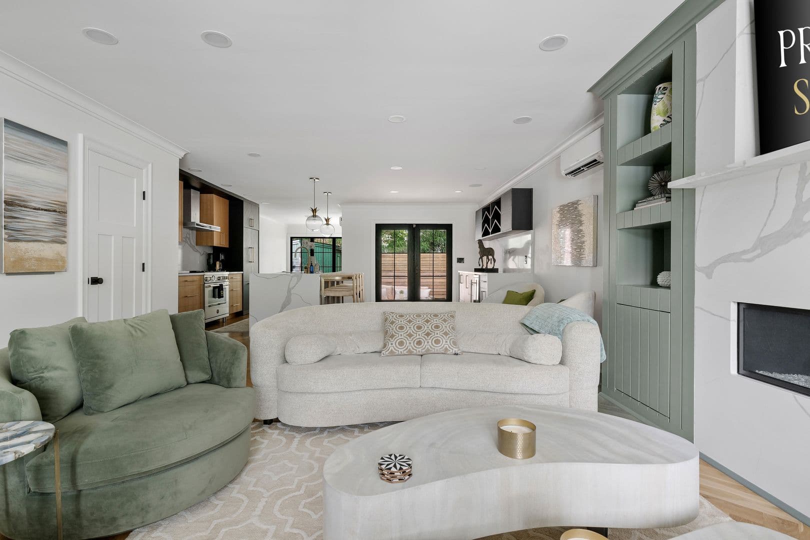Charleston House: 5 1/2 Bennett Street