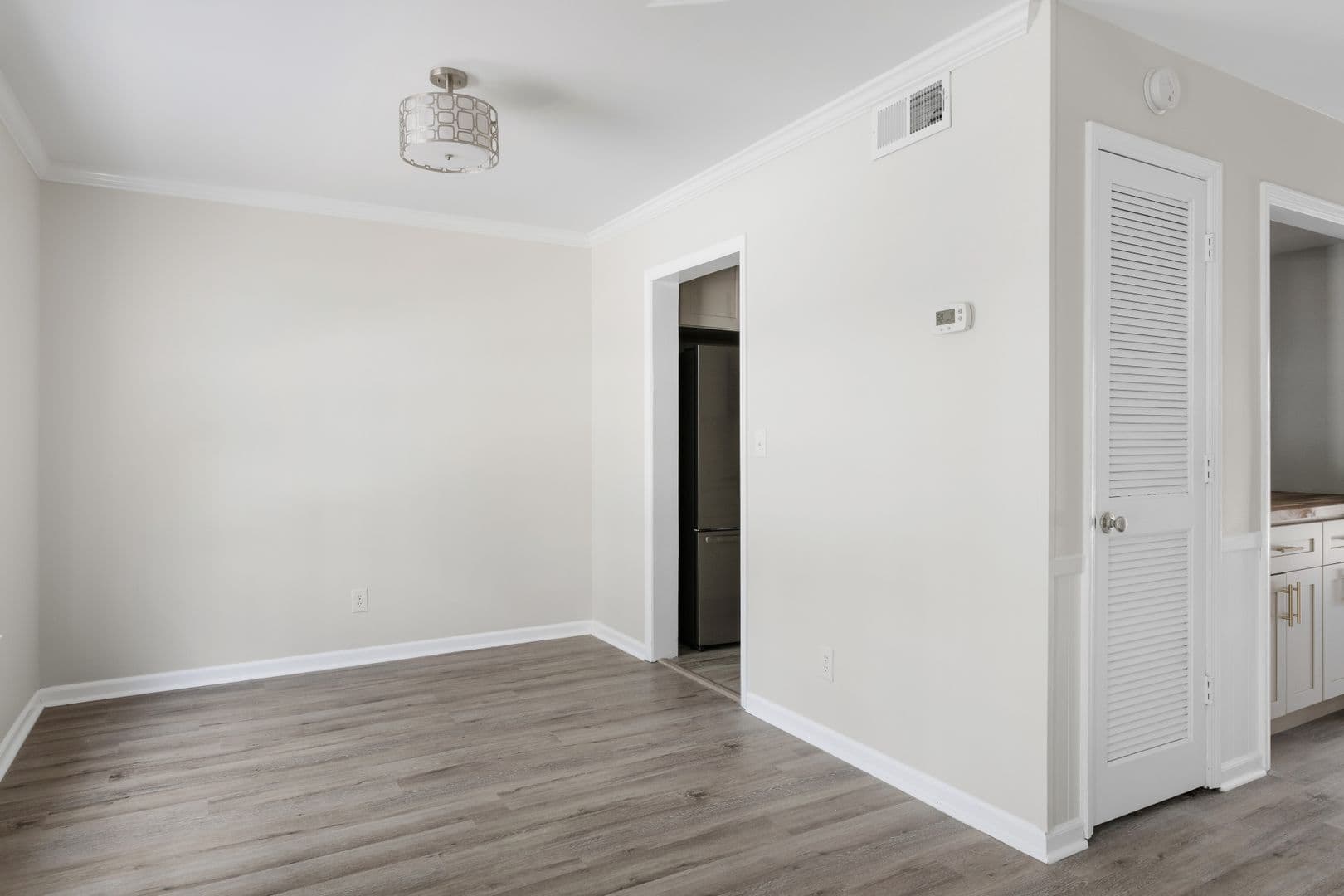 Mount Pleasant House: 664 Swinton Court