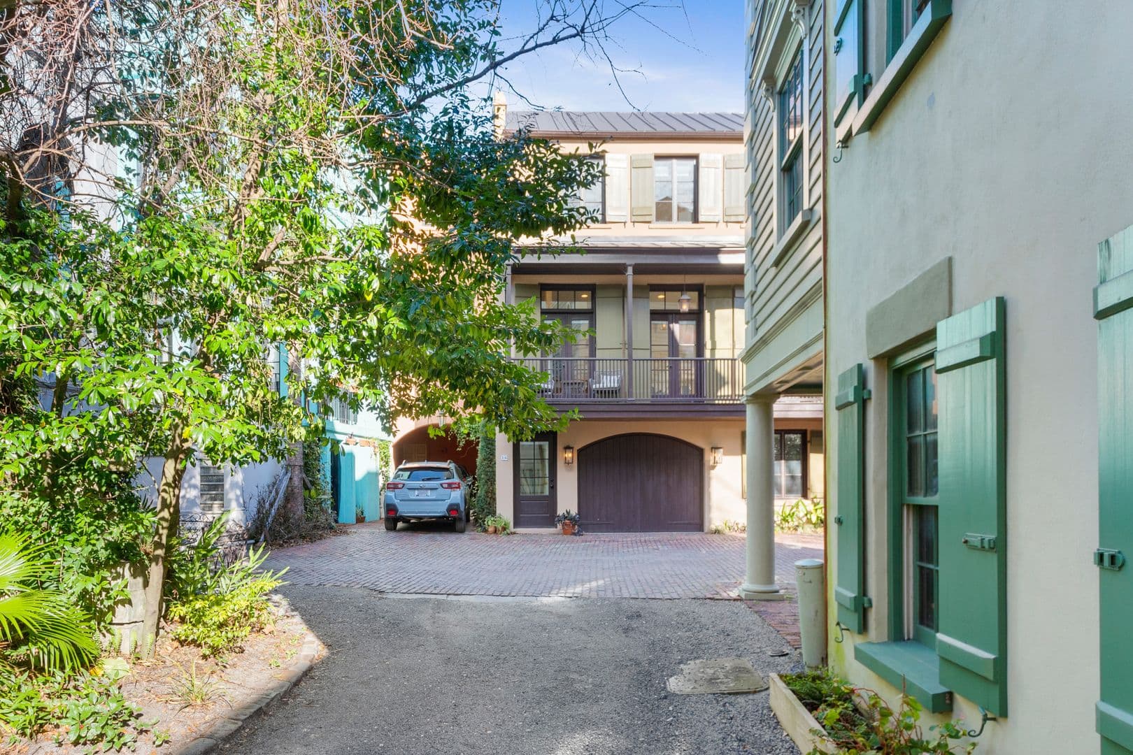 Charleston House: 16 Catfiddle St.