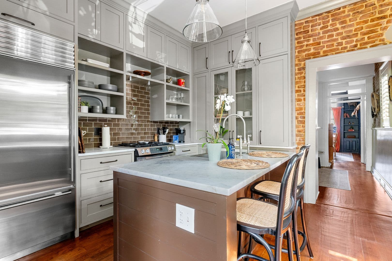 Charleston House: 46 Wentworth Street