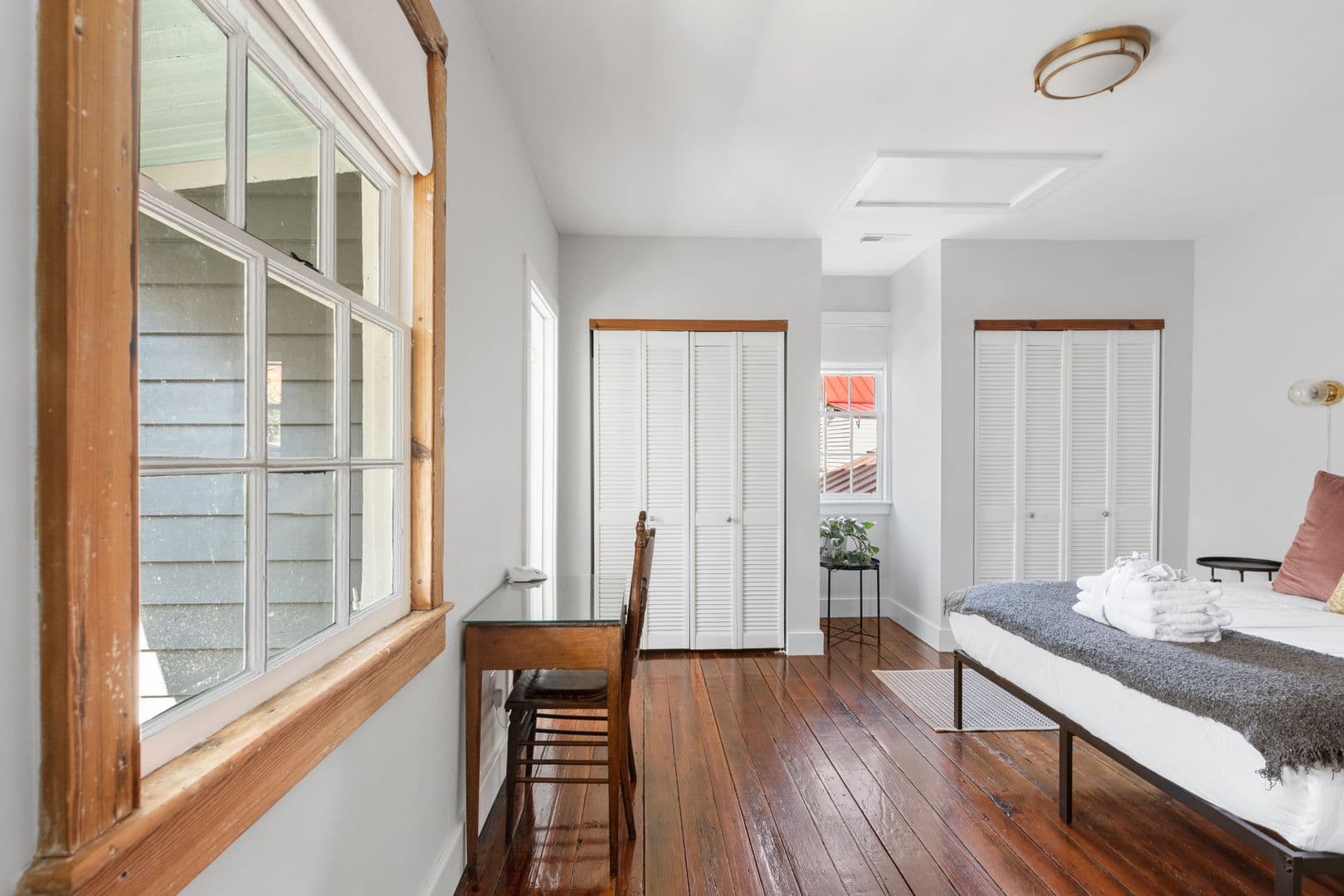 Charleston House: 18 Bogard Street