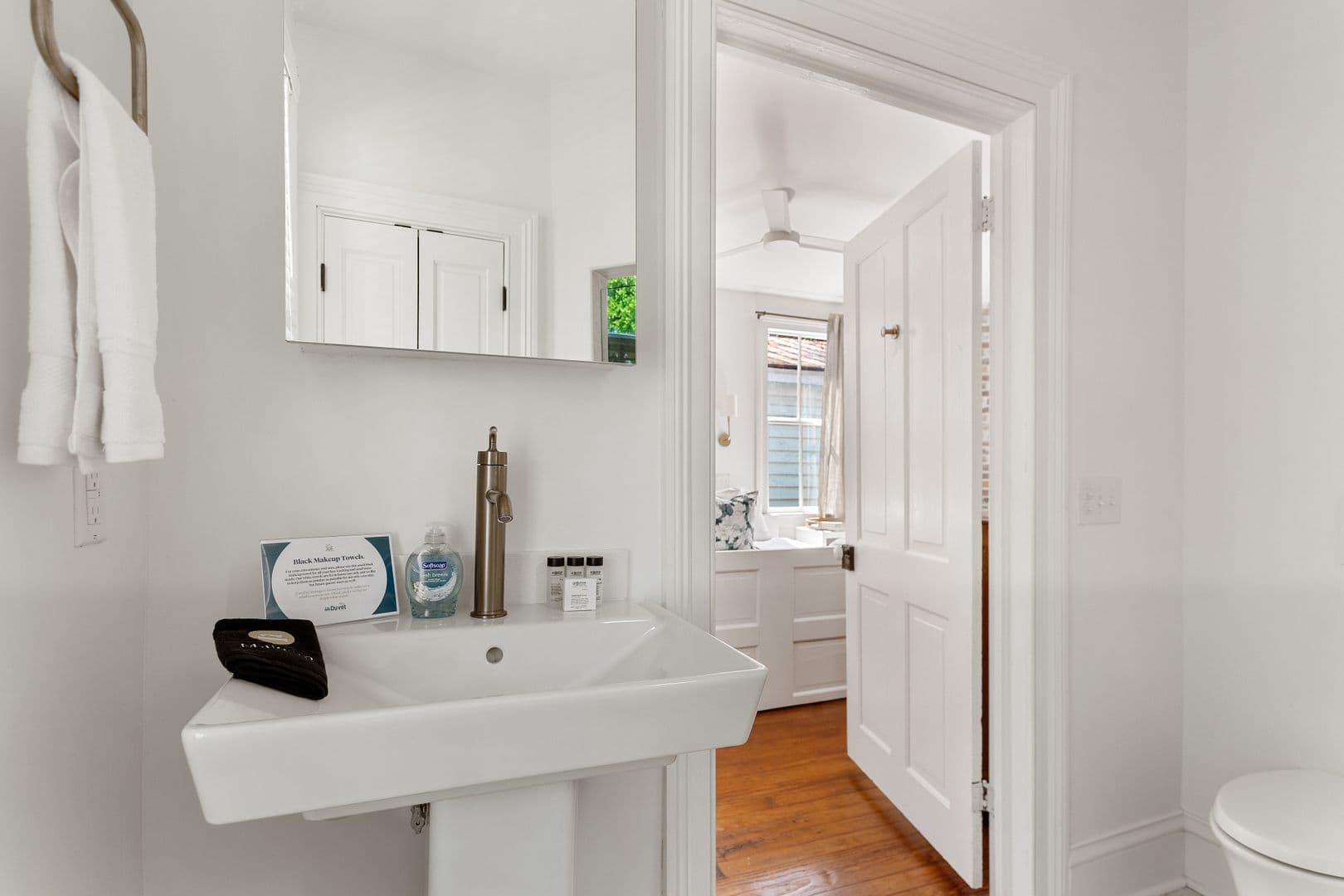 Charleston House: 94 Bogard Street