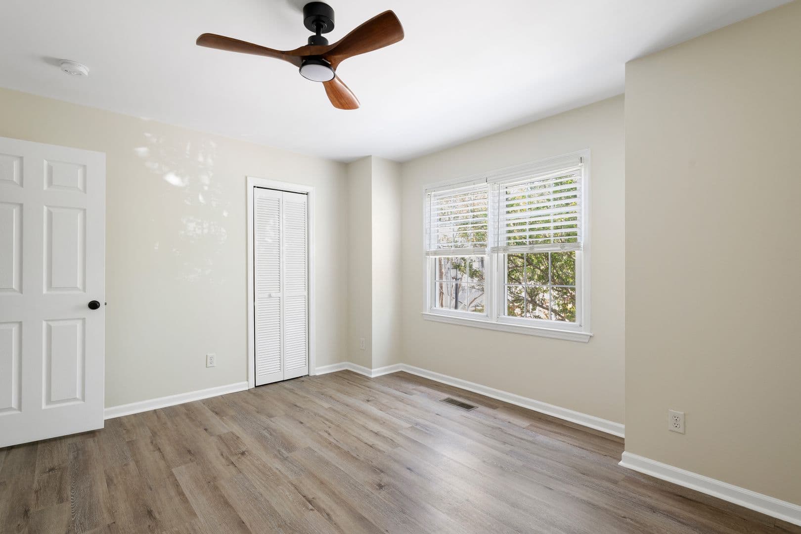 Mount Pleasant House: 664 Swinton Court