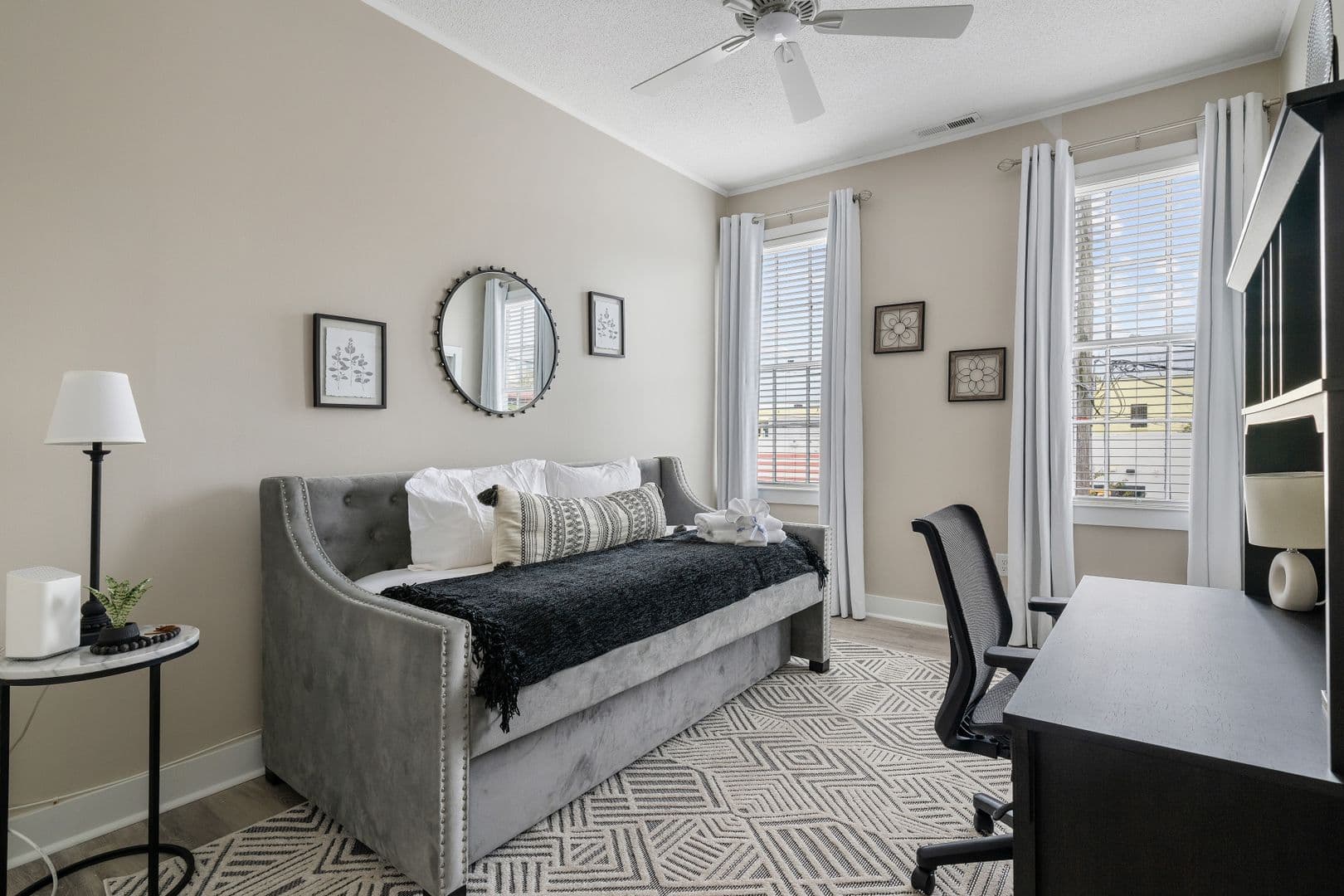 Charleston House: 460 Meeting Street