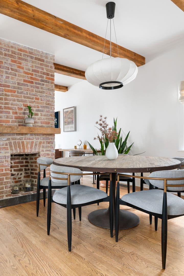 Charleston House: 70 Ashe Street