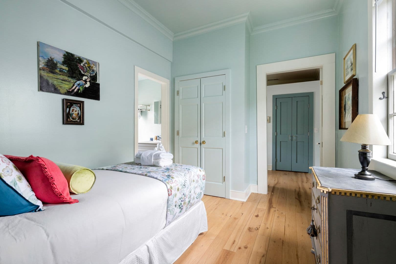 Charleston House: 21 Savage Street