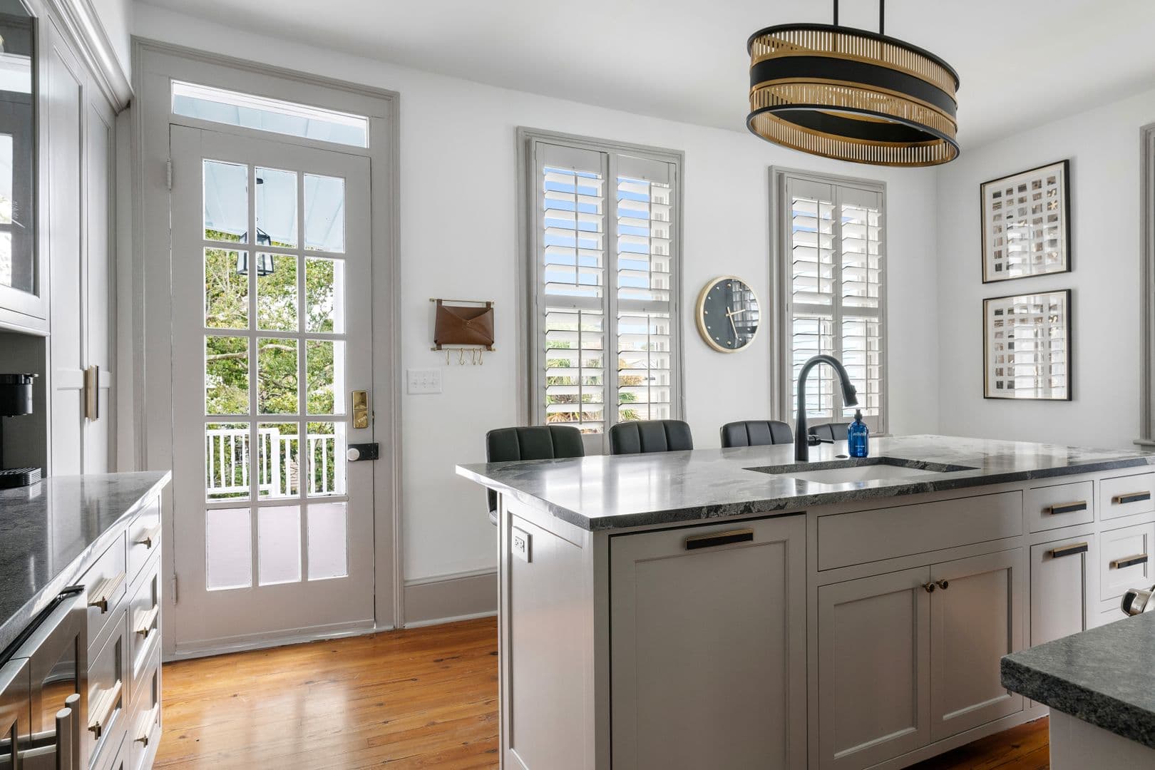 Charleston House: 135 Broad Street
