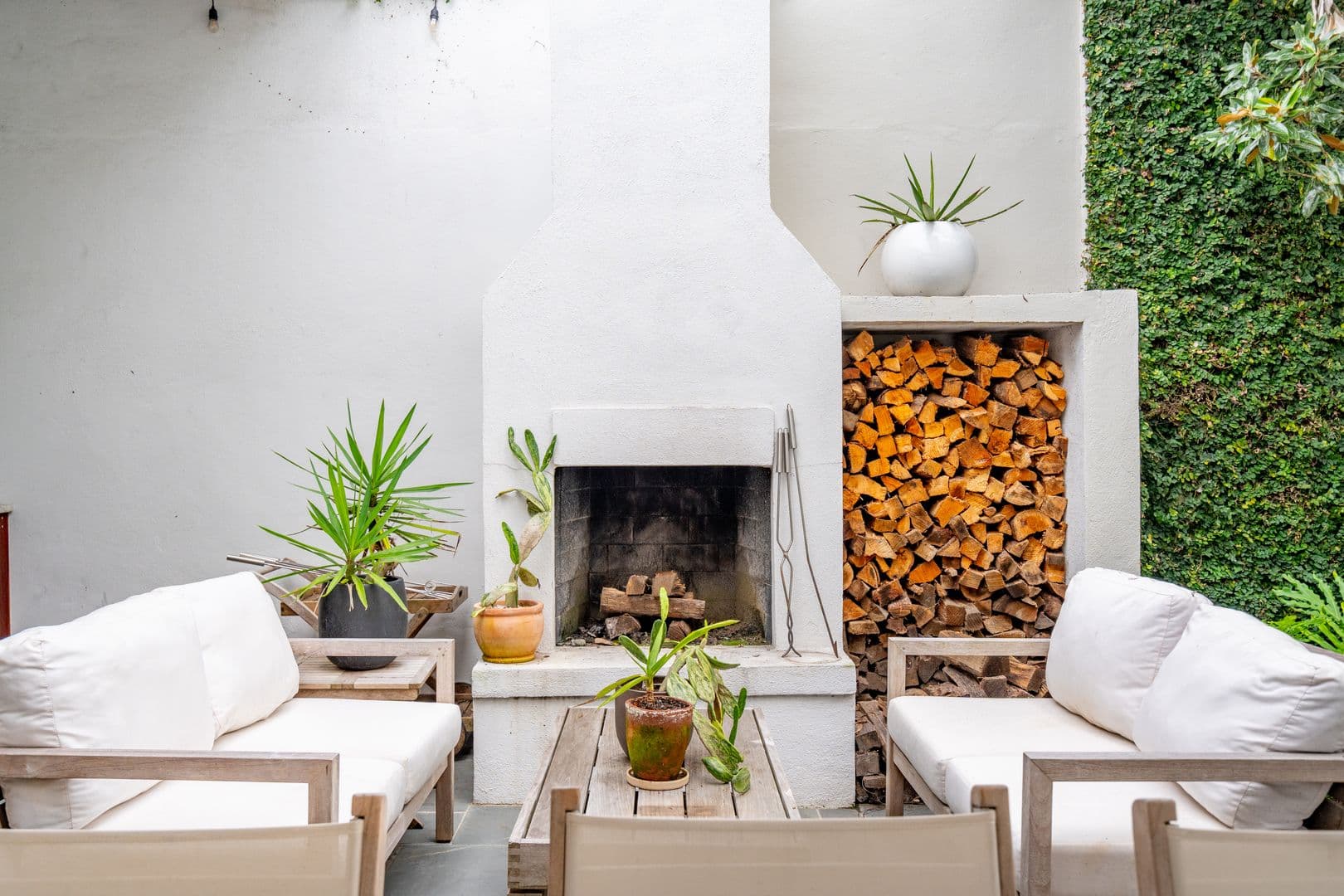 Charleston House: 70 Ashe Street